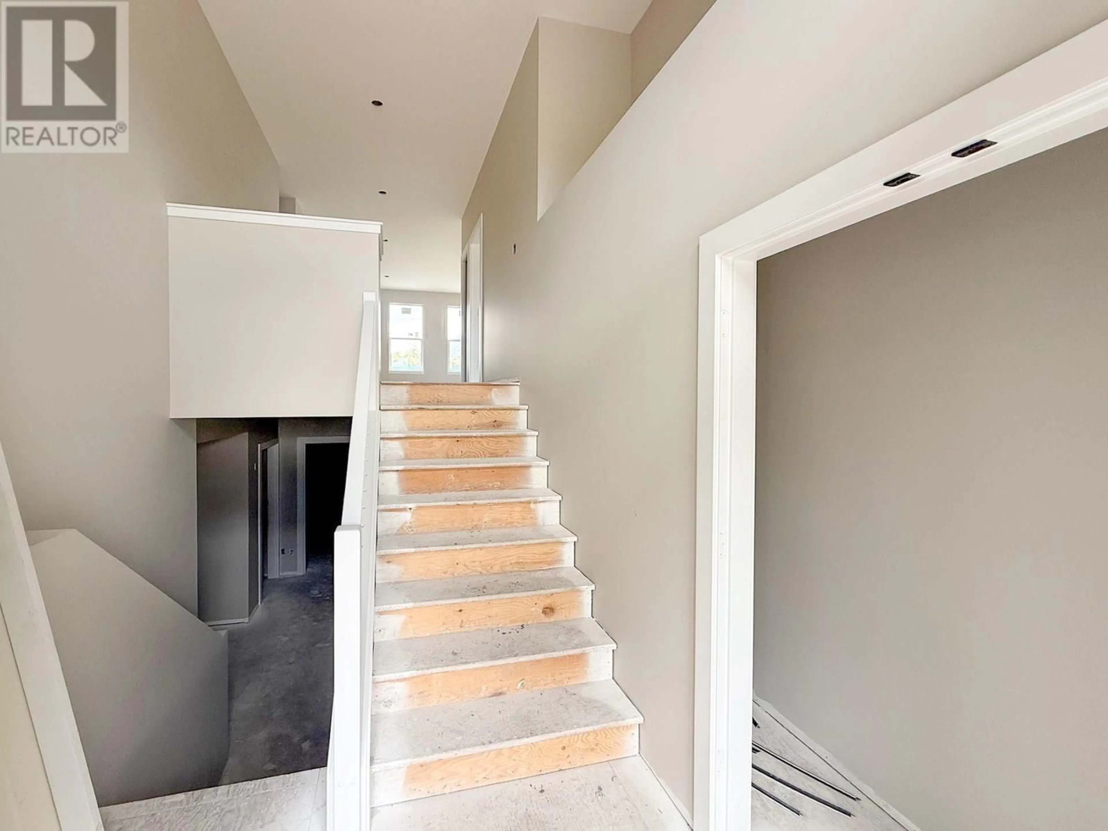 Stairs for 93 LEIGHTON AVENUE, Chase British Columbia V0E1M0
