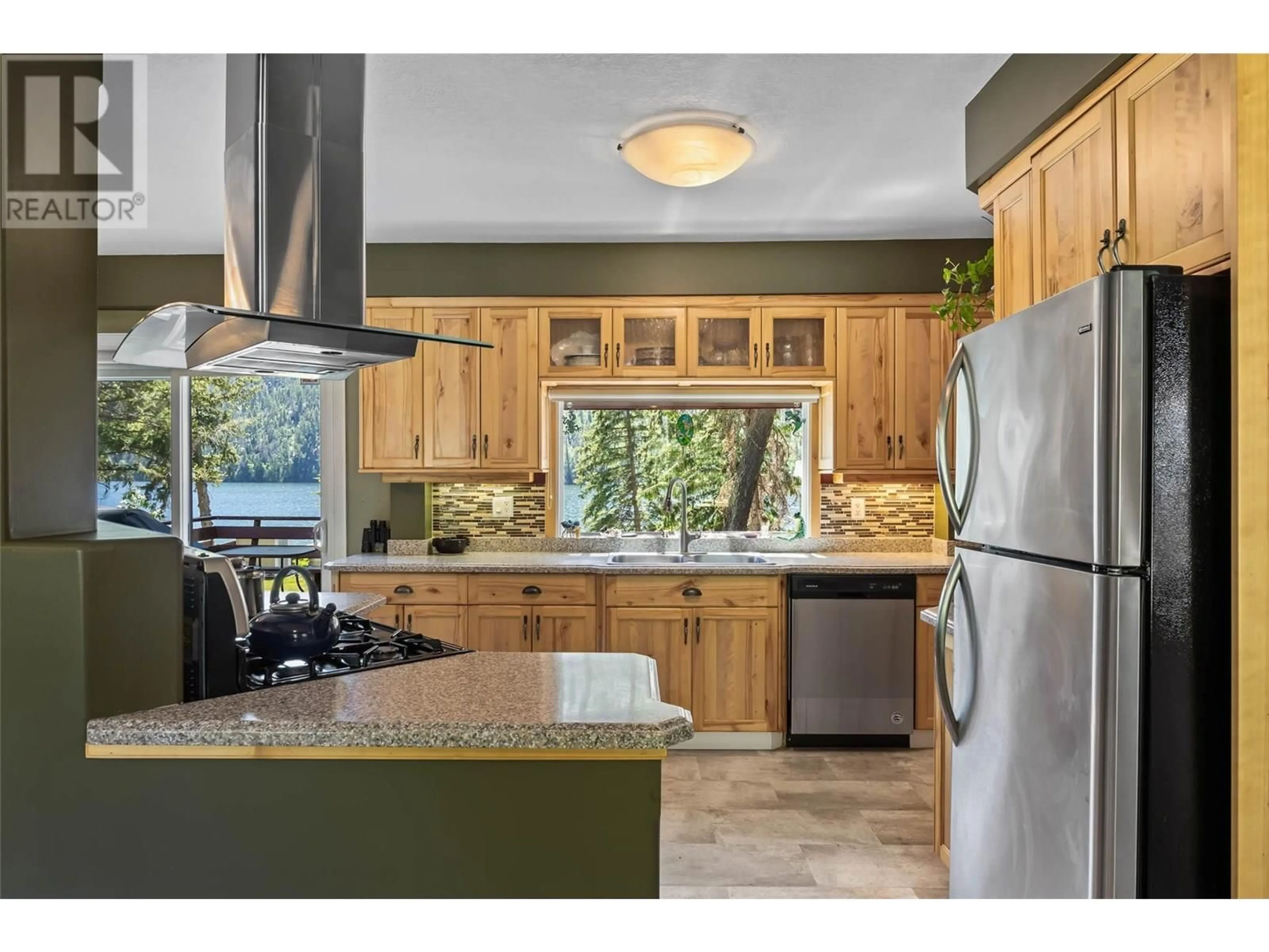 Open concept kitchen, unknown for 2292 OJIBWAY ROAD, Kamloops British Columbia V2H1P1
