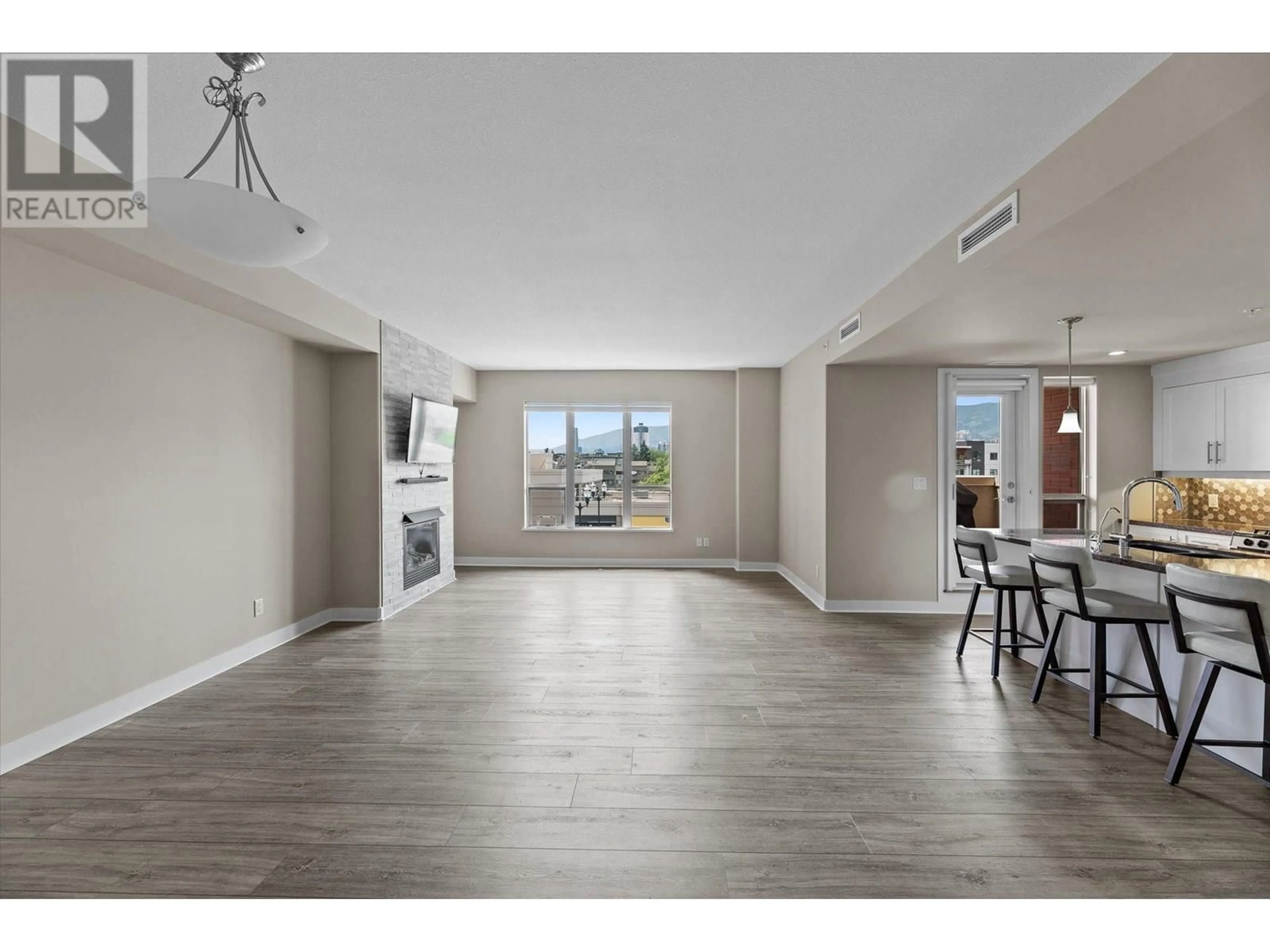Unknown for 301 - 1160 BERNARD AVENUE, Kelowna British Columbia V1Y6R2