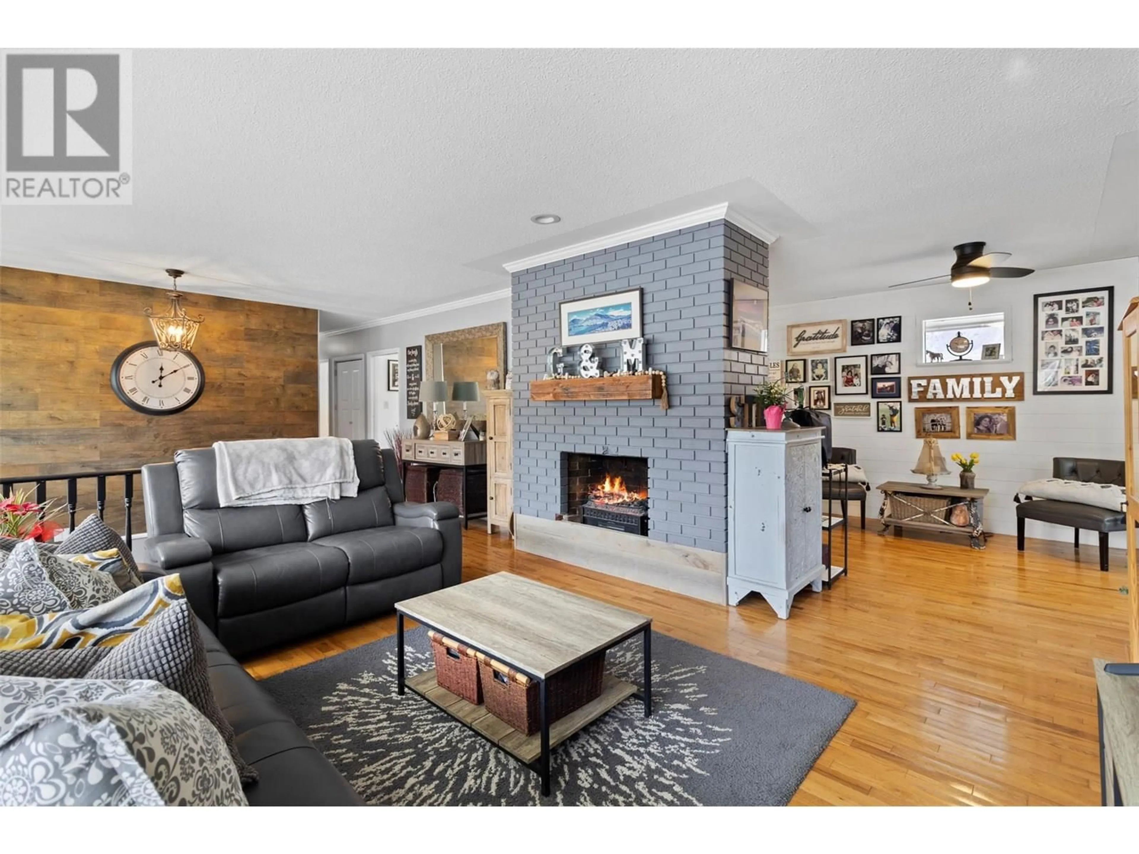 Living room with furniture, unknown for 1886 VALLEYVIEW DRIVE, Kamloops British Columbia V2C4B9