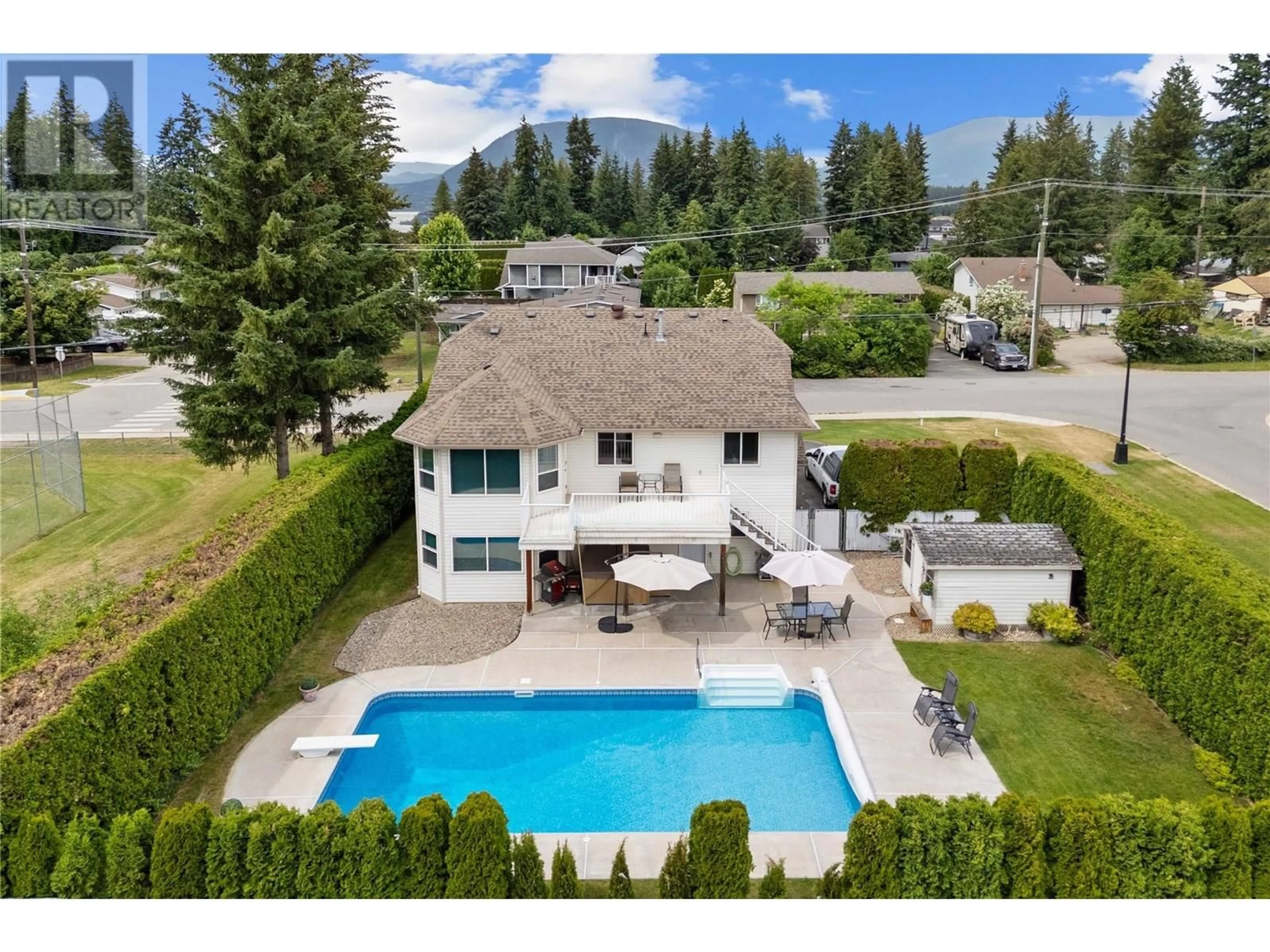 A pic from outside/outdoor area/front of a property/back of a property/a pic from drone, water/lake/river/ocean view for 2280 10 AVENUE SOUTHEAST, Salmon Arm British Columbia V1E2J4
