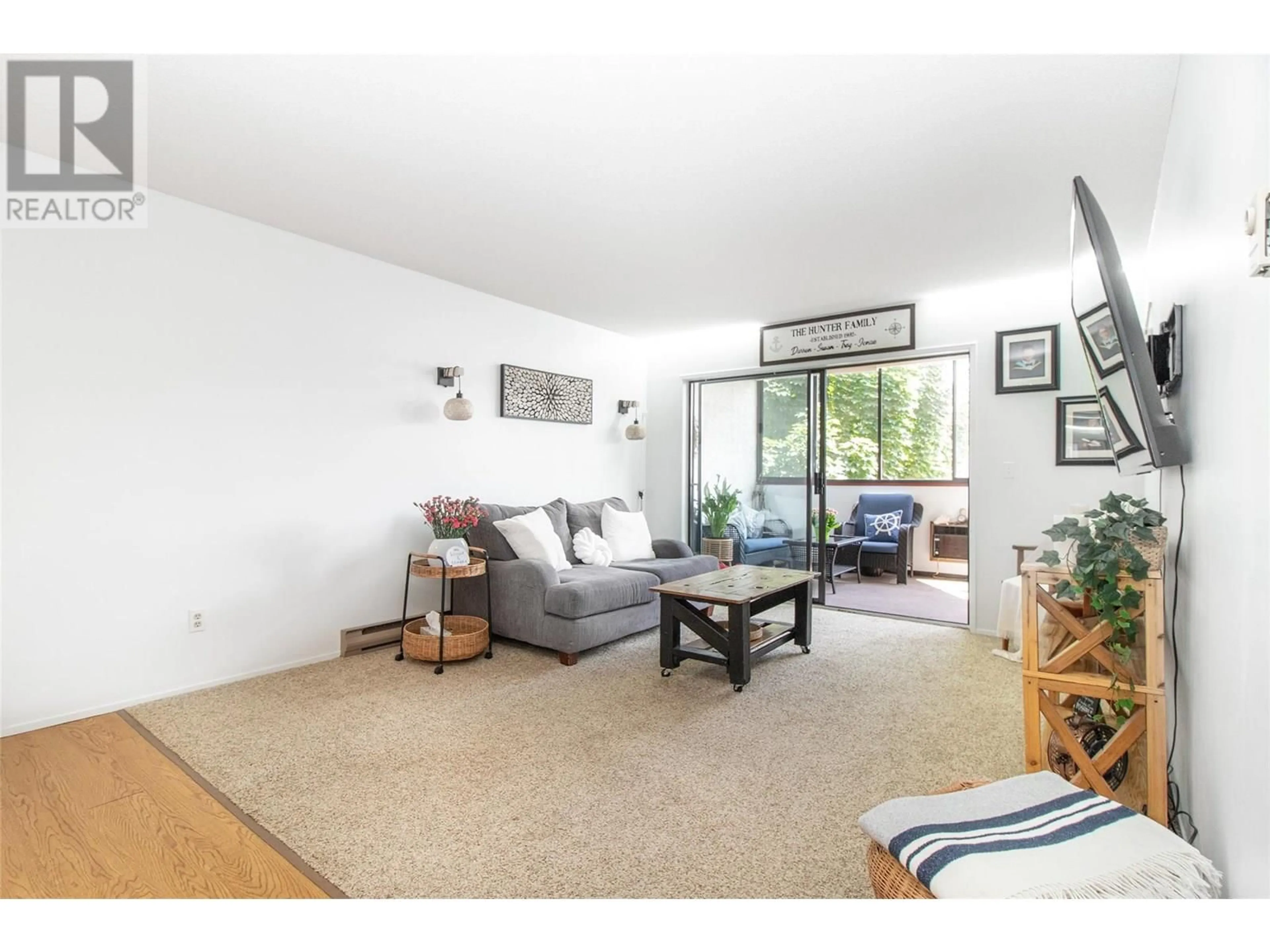 Living room with furniture, unknown for 204 - 2085 GORDON DRIVE, Kelowna British Columbia V1Y8S1