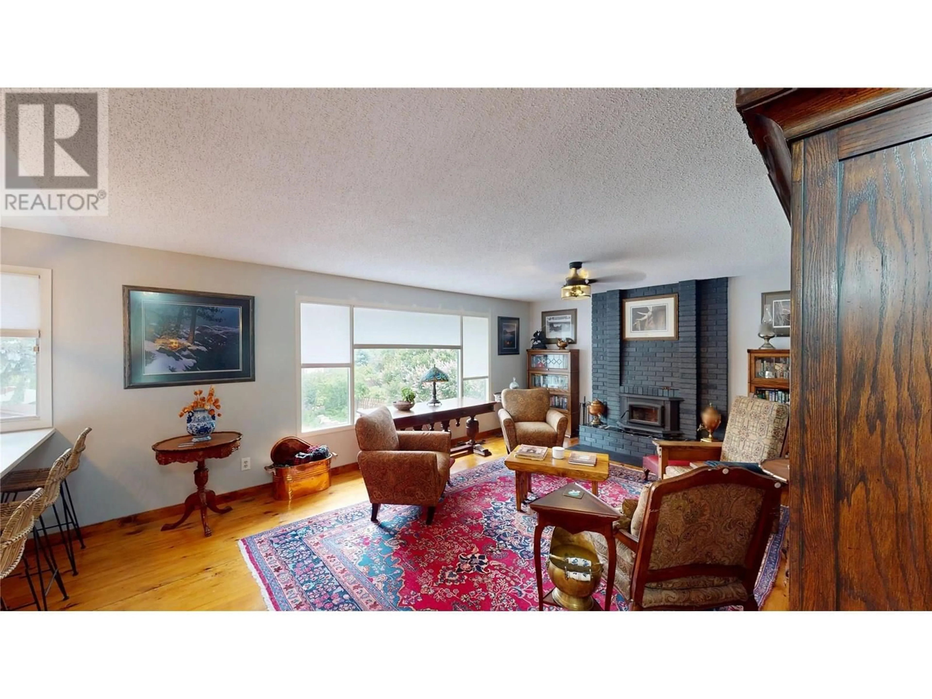 Living room with furniture, unknown for 1324 14TH STREET SOUTH, Cranbrook British Columbia V1C5E8