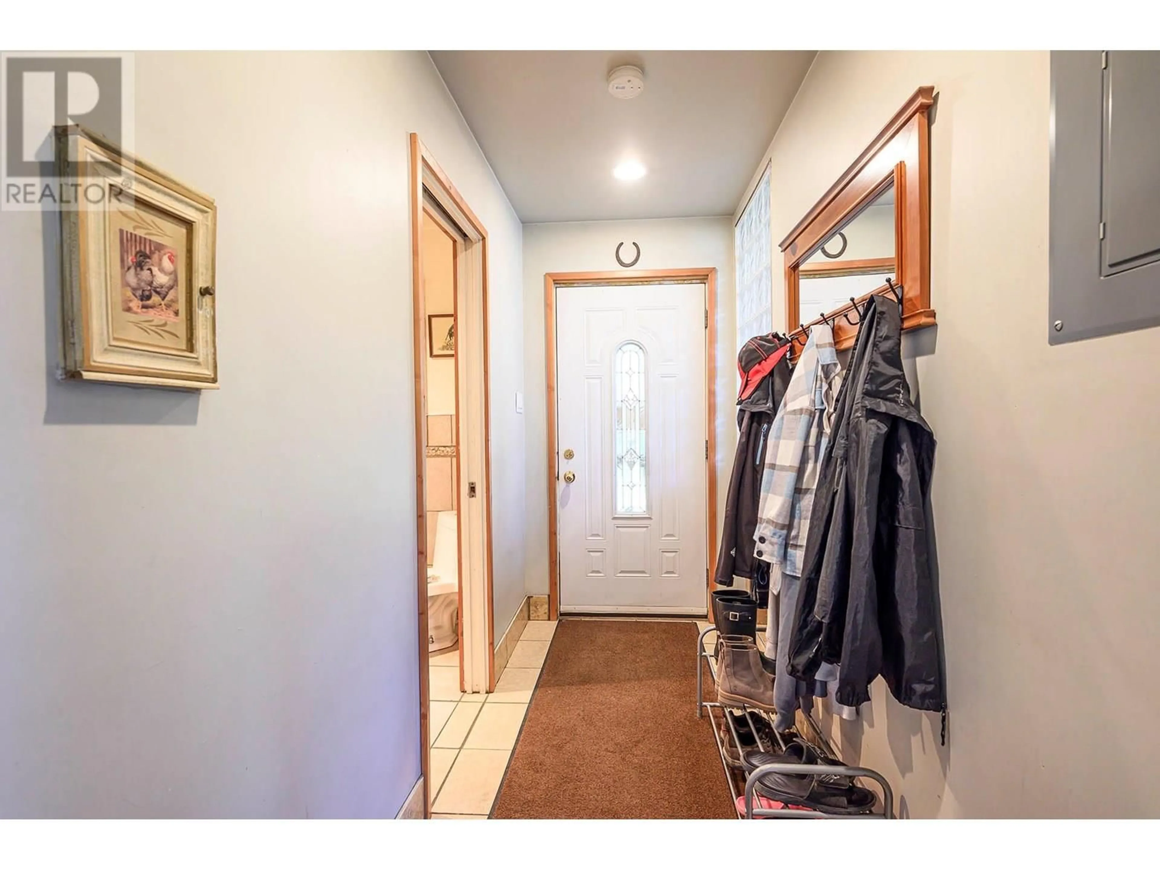 Indoor entryway for 3215 YELLOWHEAD HIGHWAY, Barriere British Columbia V0E2E0
