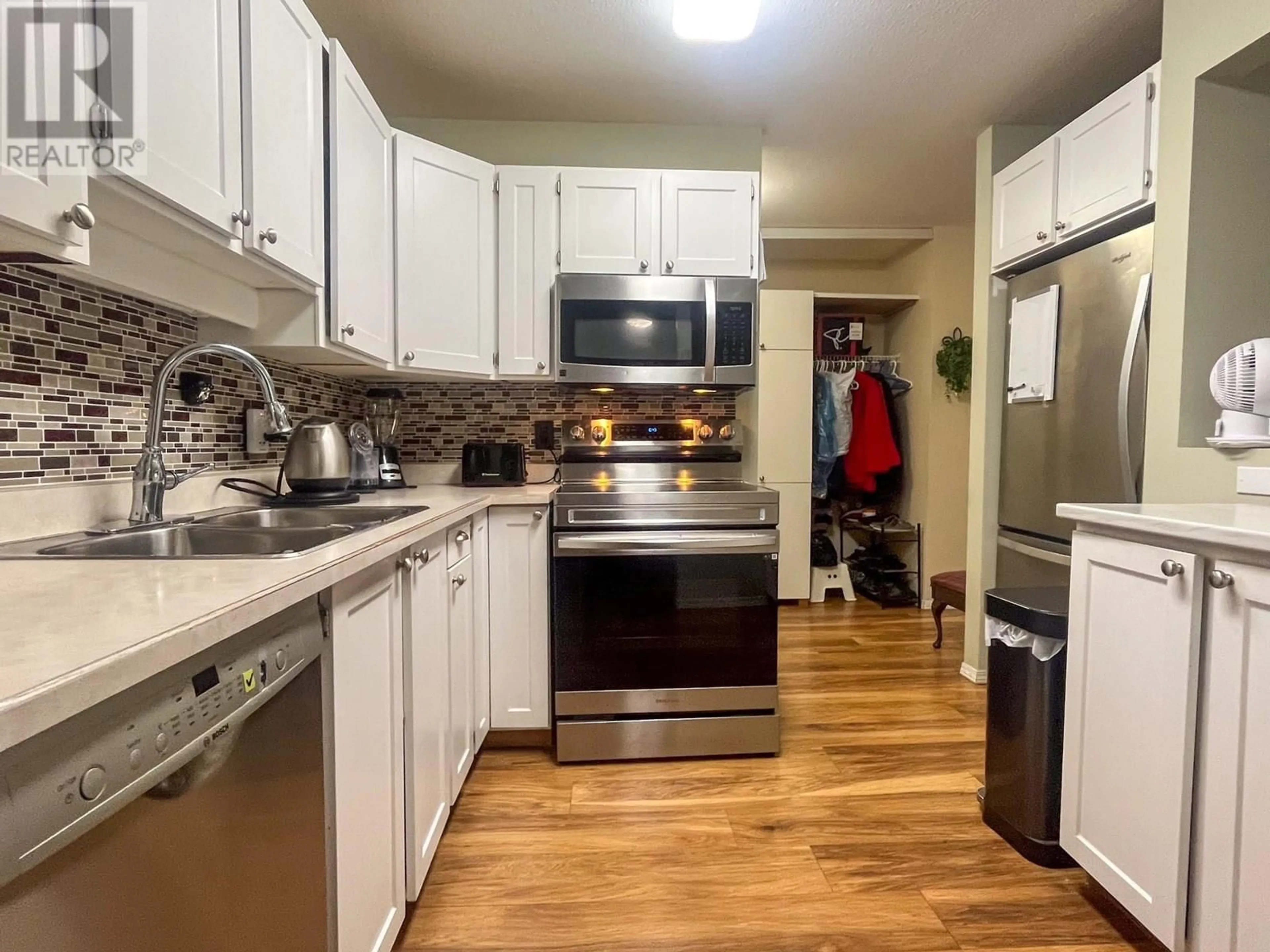 Standard kitchen, unknown for 207 - 180 HOLLYWOOD ROAD NORTH, Kelowna British Columbia V1X6Y9