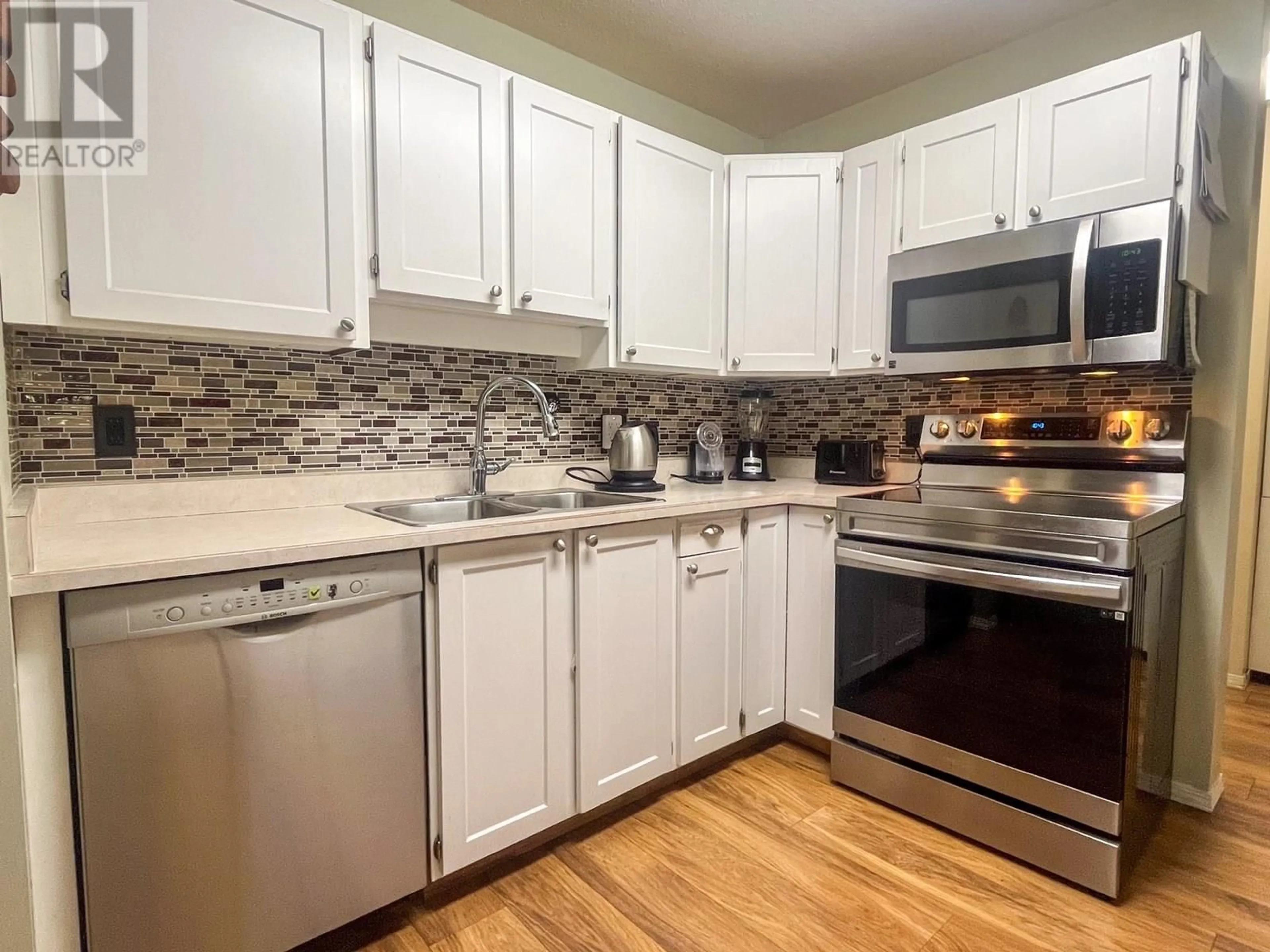 Standard kitchen, unknown for 207 - 180 HOLLYWOOD ROAD NORTH, Kelowna British Columbia V1X6Y9