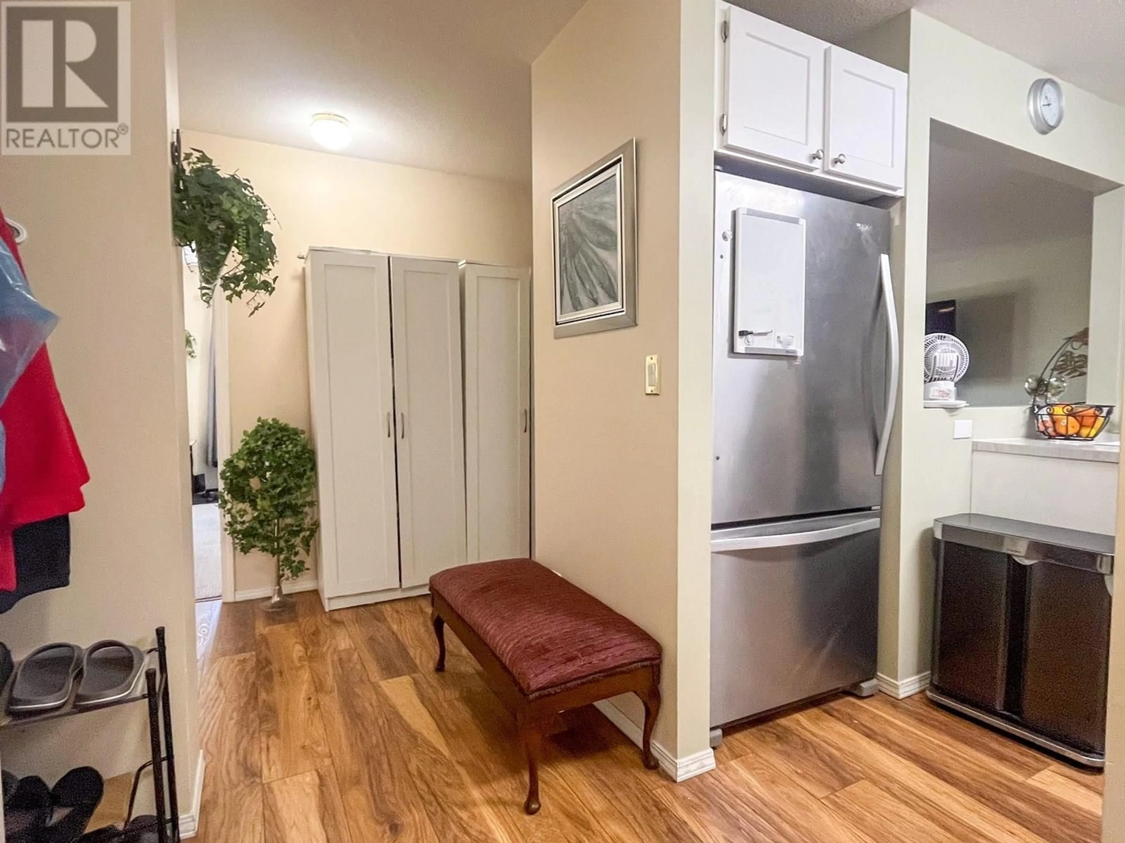 Indoor entryway for 207 - 180 HOLLYWOOD ROAD NORTH, Kelowna British Columbia V1X6Y9