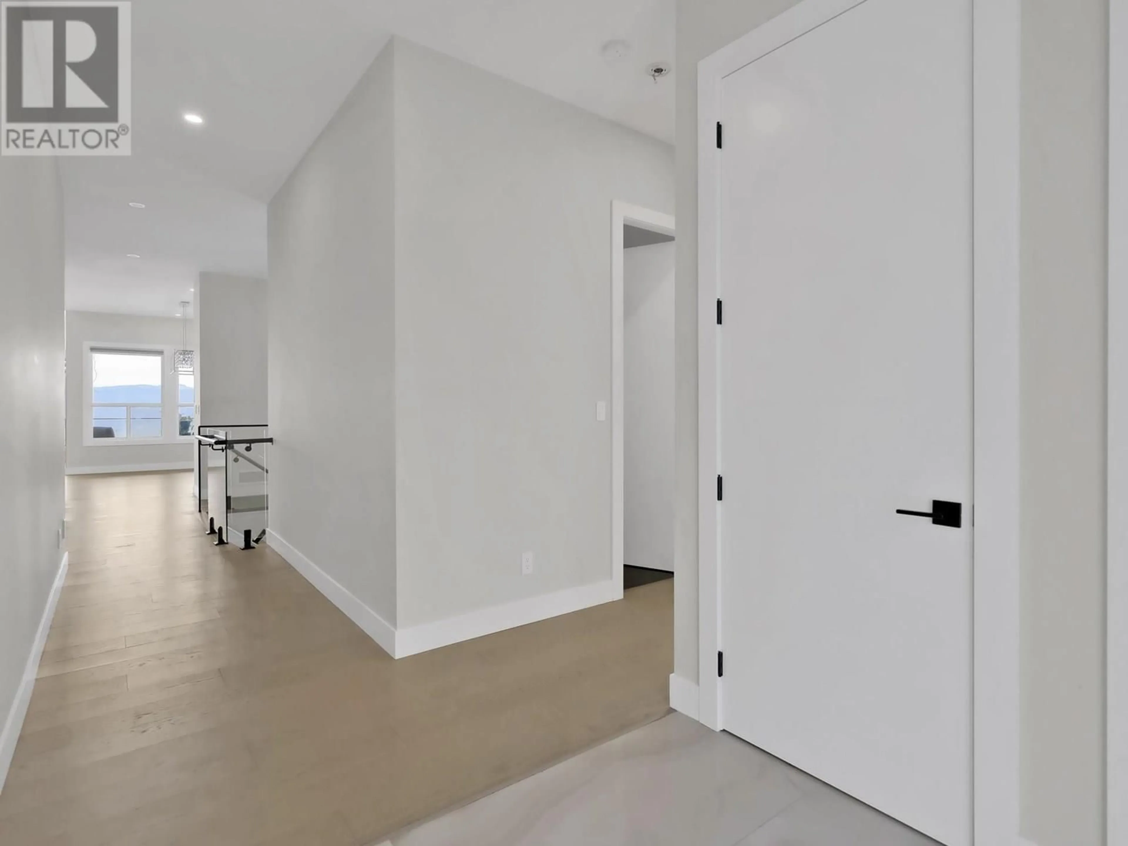 Indoor entryway for 2264 LAVETTA DRIVE, Kelowna British Columbia V1P1V1