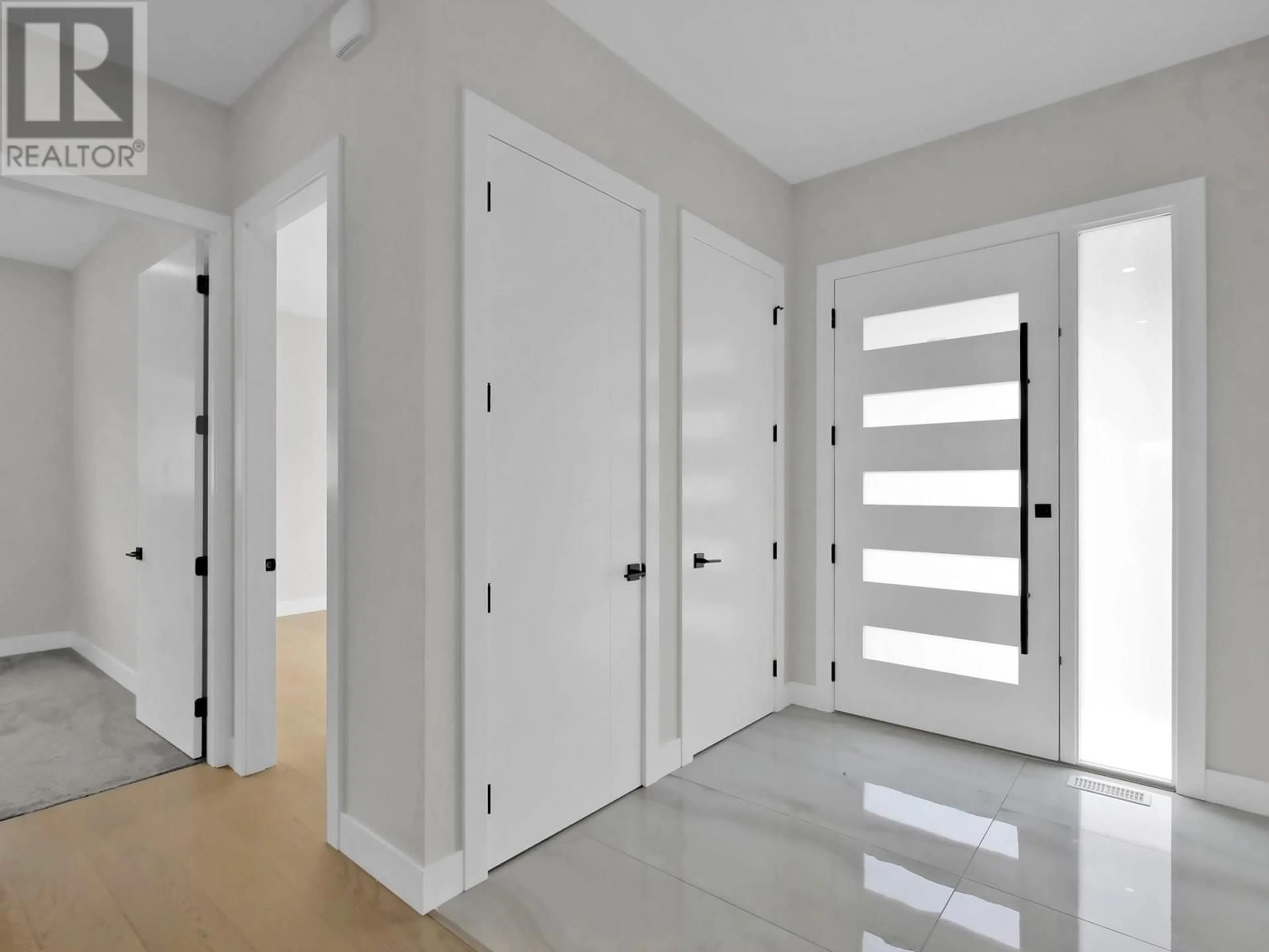 Indoor entryway for 2264 LAVETTA DRIVE, Kelowna British Columbia V1P1V1
