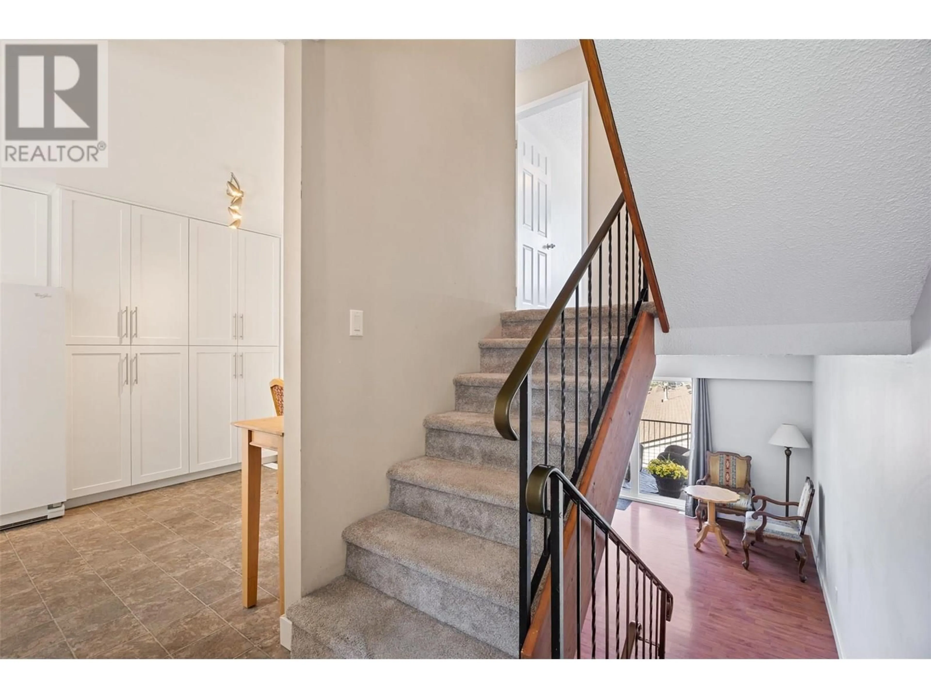 Indoor foyer for 52 - 580 DALGLEISH DRIVE, Kamloops British Columbia V2C5W7