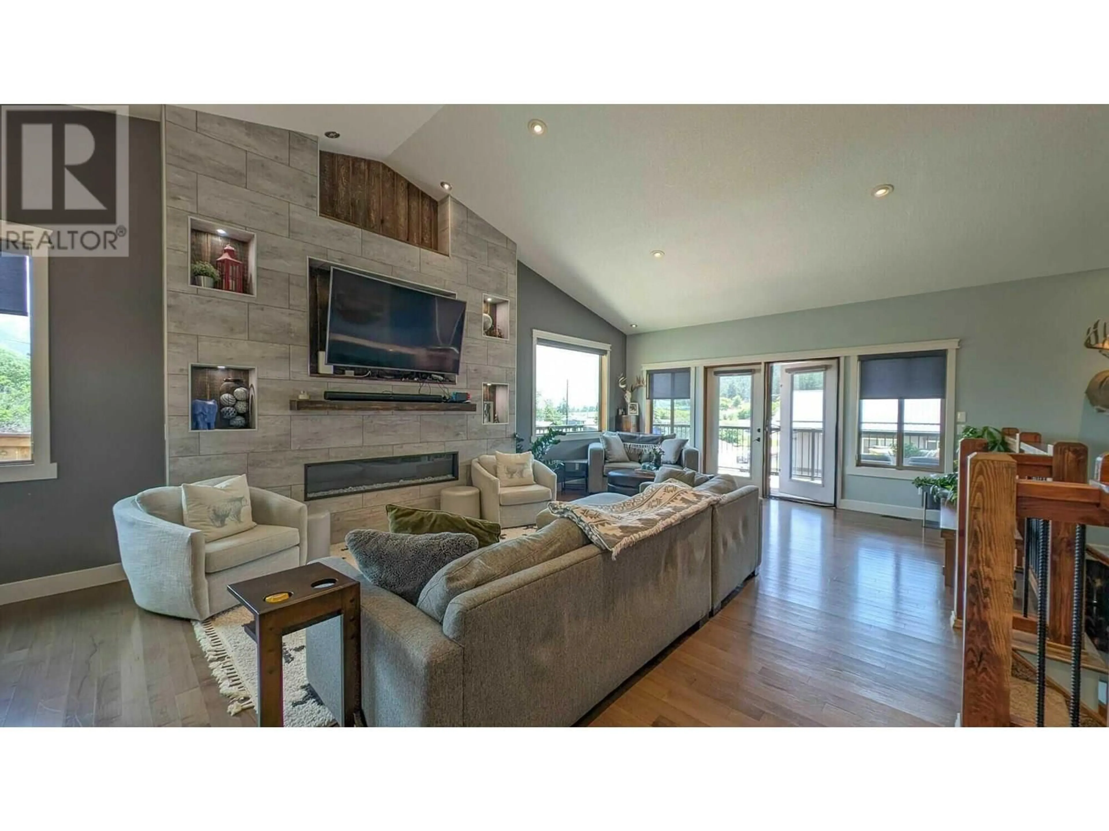 Living room with furniture, unknown for 9175 WEST AVENUE, Wilmer British Columbia V0A1K5