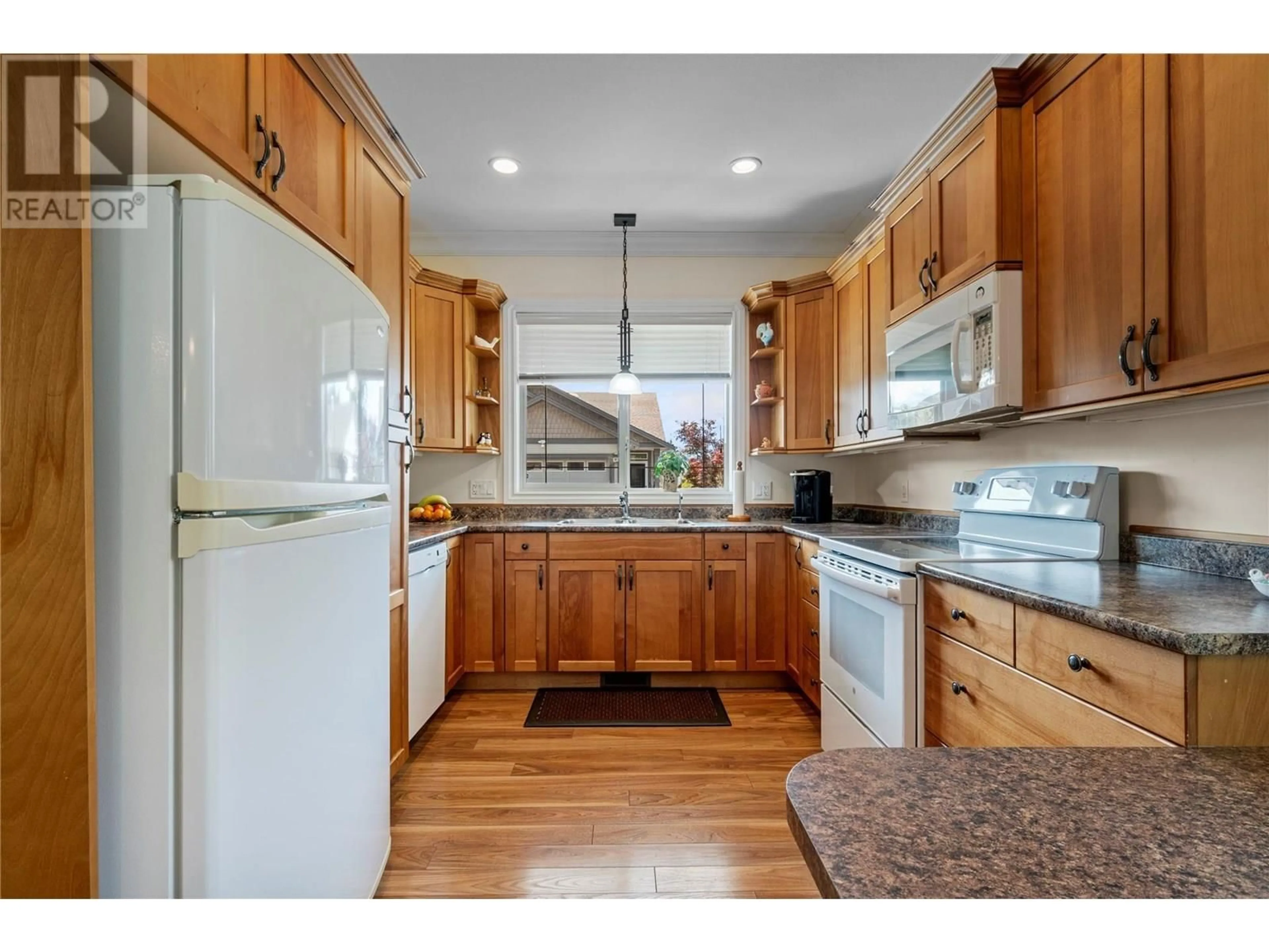 Standard kitchen, unknown for 4 - 2850 7 STREET NORTHEAST, Salmon Arm British Columbia V1E0B7