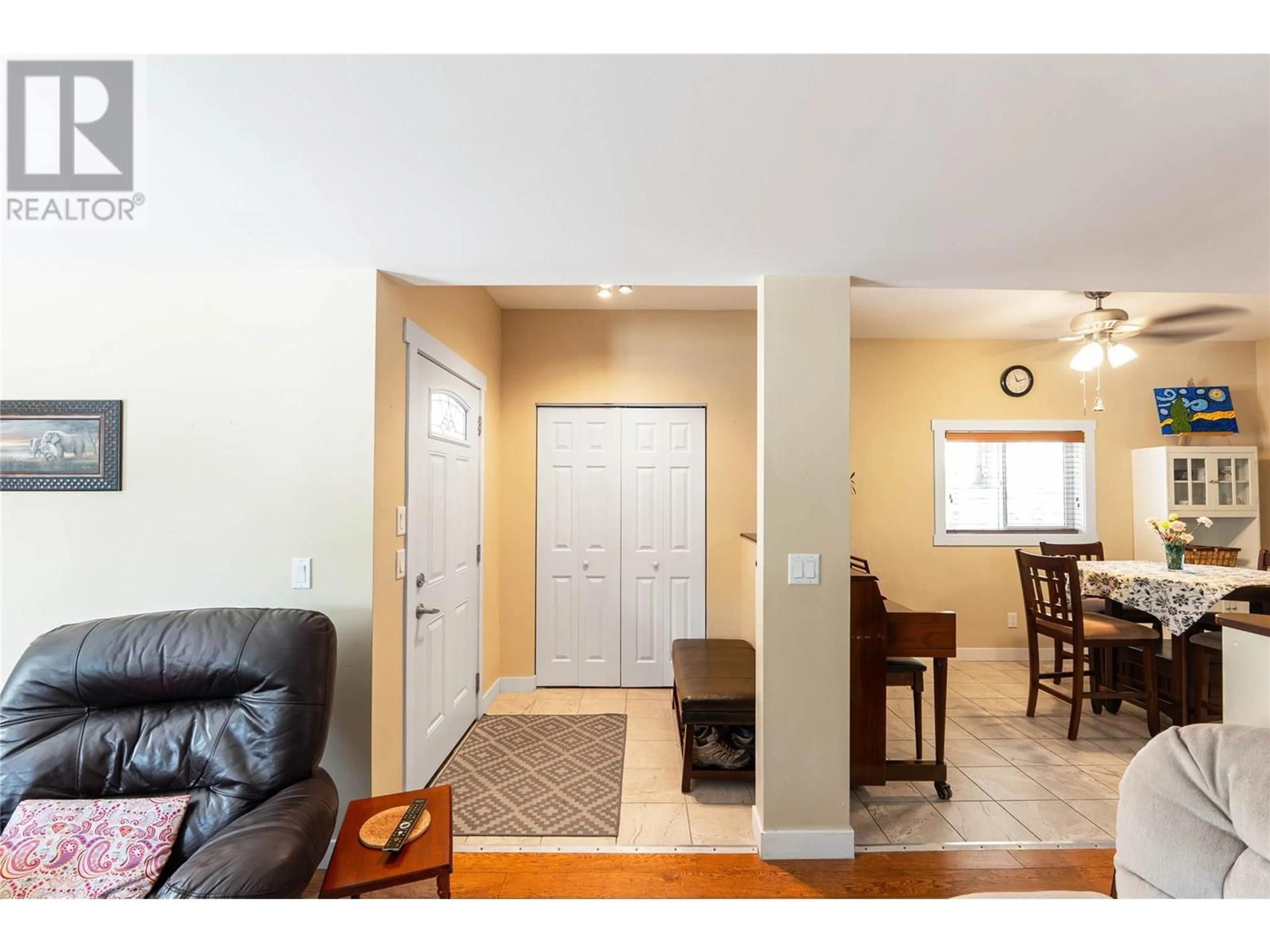 Indoor entryway for 3 - 1860 BOUCHERIE ROAD, West Kelowna British Columbia V4T1Z9