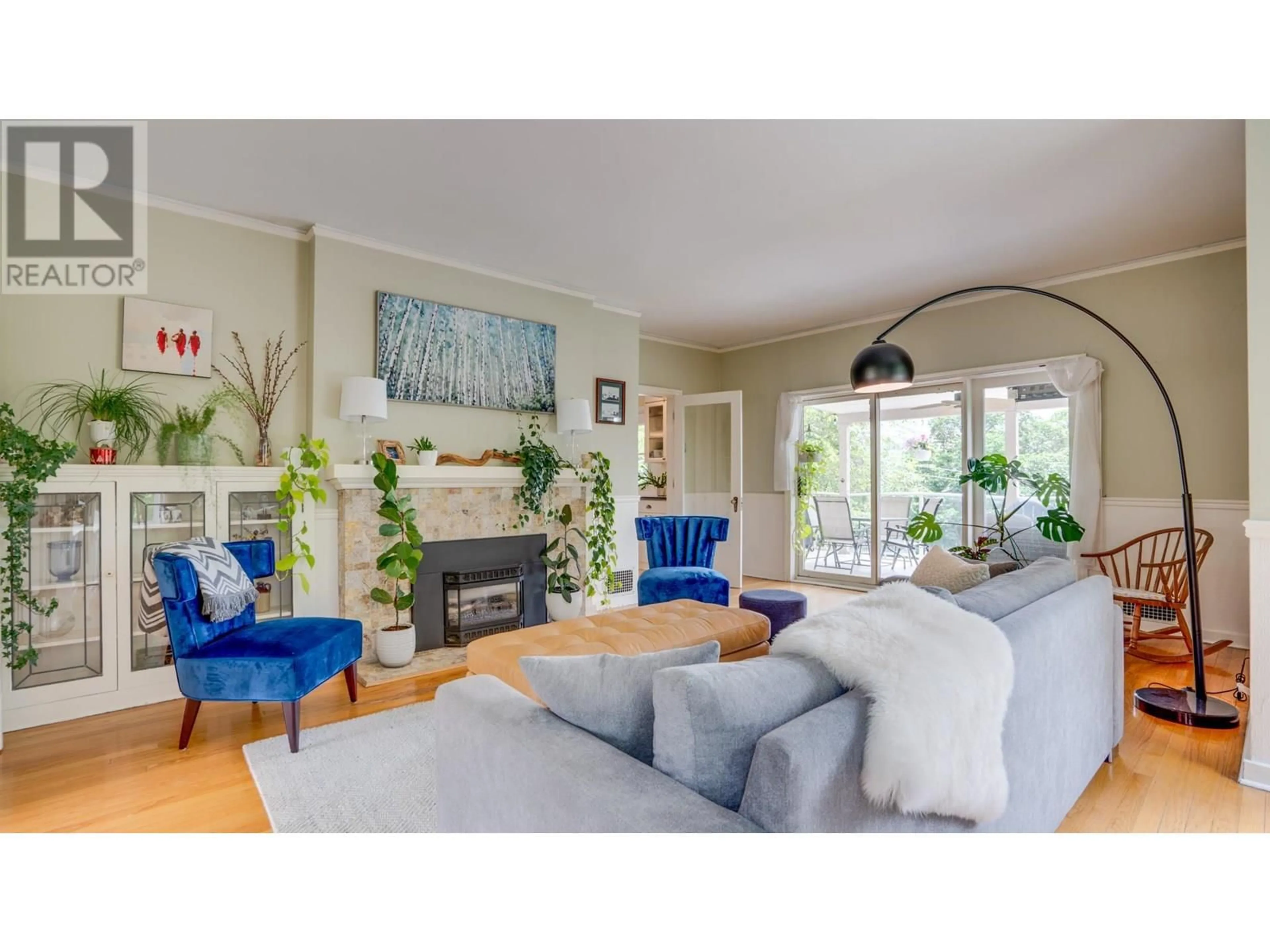 Living room with furniture, unknown for 2302 23 AVENUE, Vernon British Columbia V1T1J7