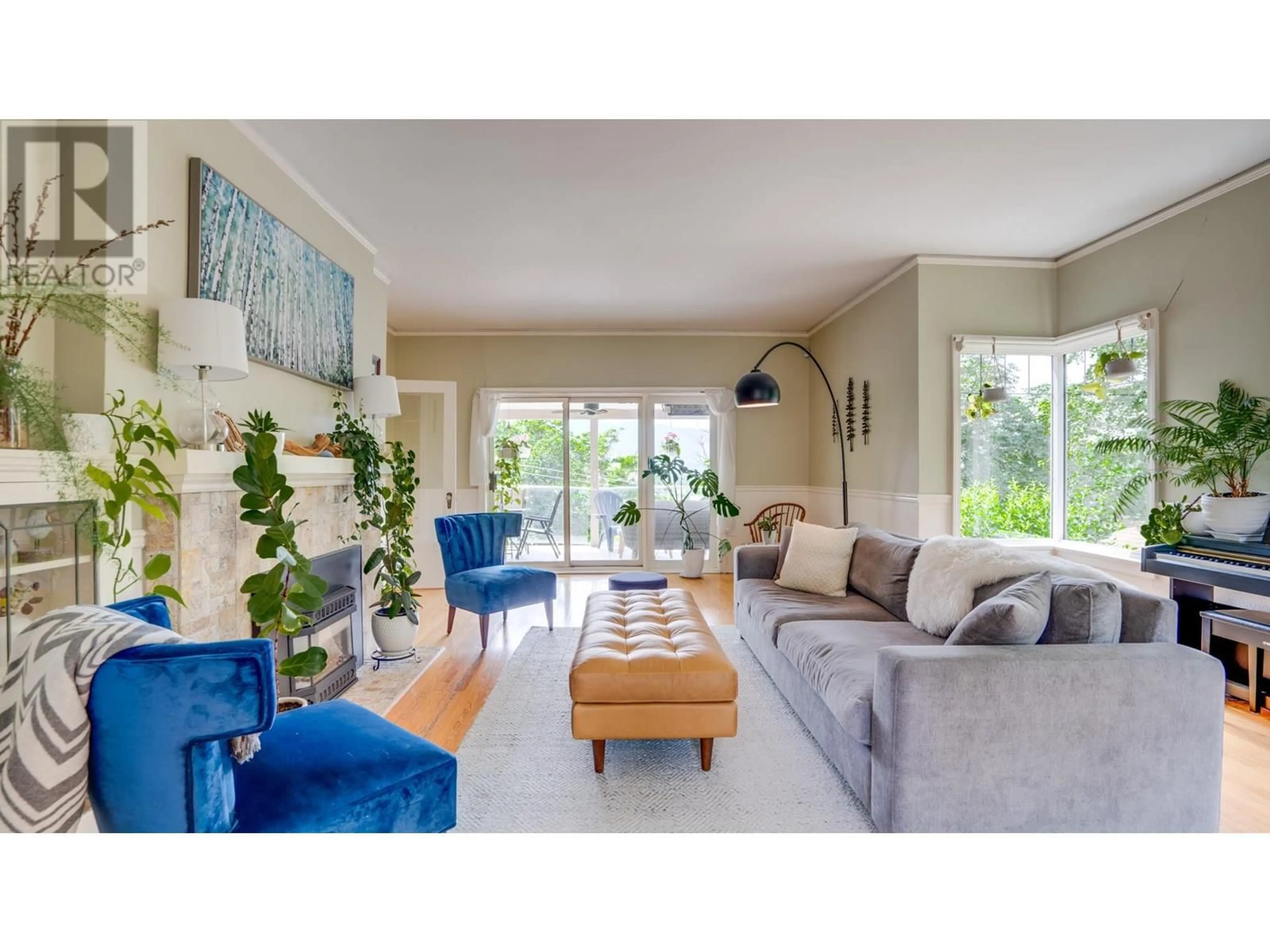 Living room with furniture, unknown for 2302 23 AVENUE, Vernon British Columbia V1T1J7