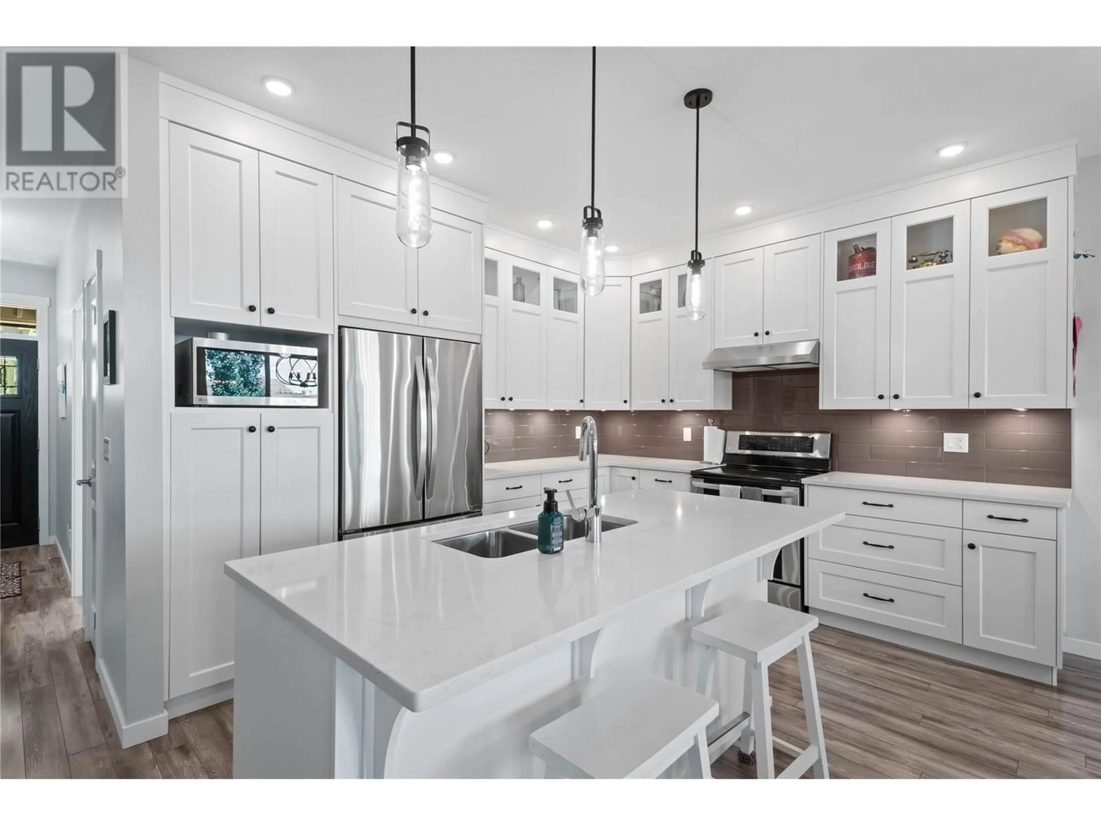 Open concept kitchen, unknown for 1547 EMERALD DRIVE, Kamloops British Columbia V2E0C4