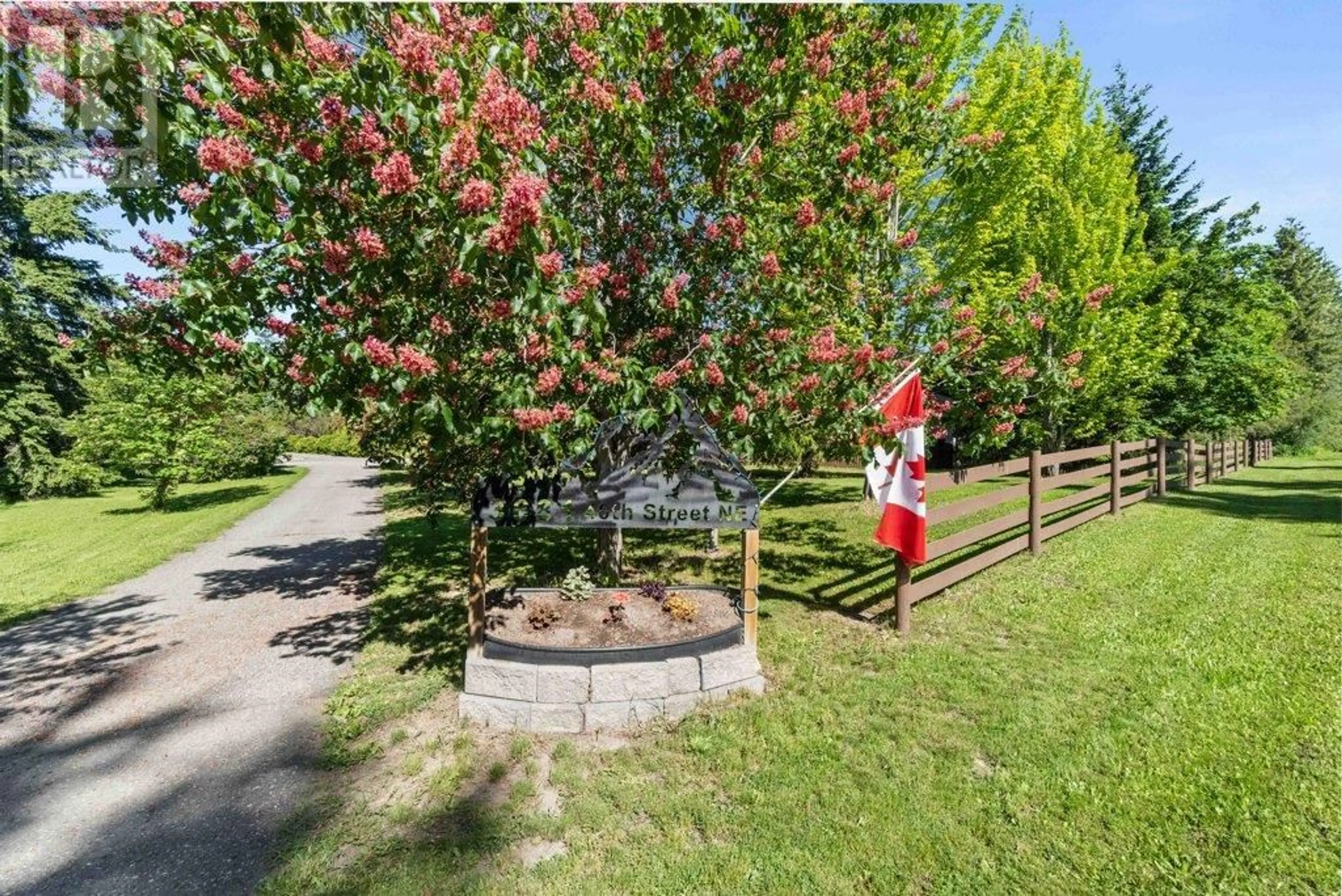 A pic from outside/outdoor area/front of a property/back of a property/a pic from drone, unknown for 3681 40 STREET NORTHEAST, Salmon Arm British Columbia V1E1Z6