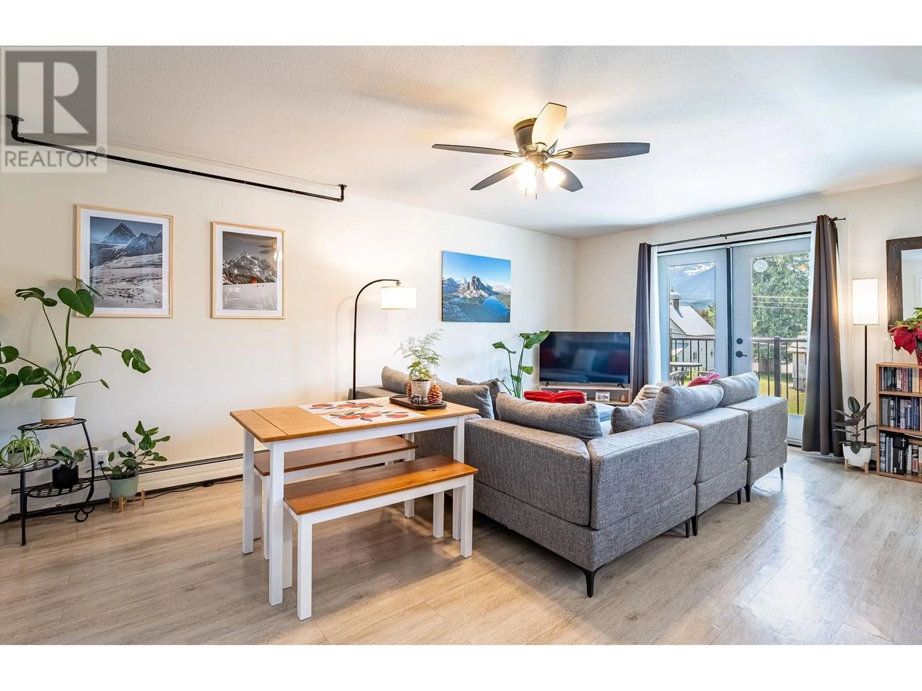 Living room with furniture, wood/laminate floor for 304 - 1211 VICTORIA ROAD, Revelstoke British Columbia V0E2S0