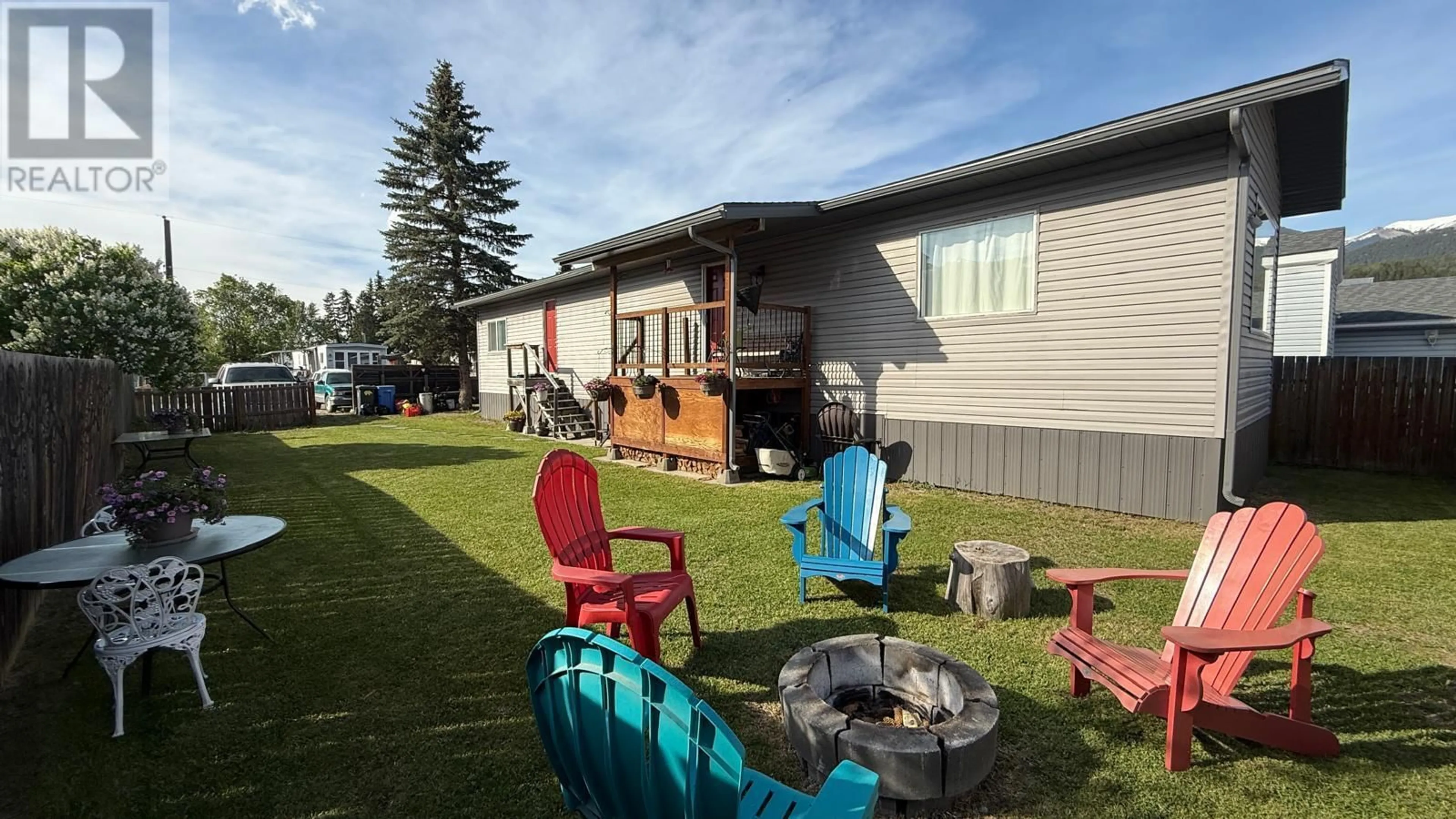 Patio, water/lake/river/ocean view for 1056 KING CRESCENT, Golden British Columbia V0A1H0