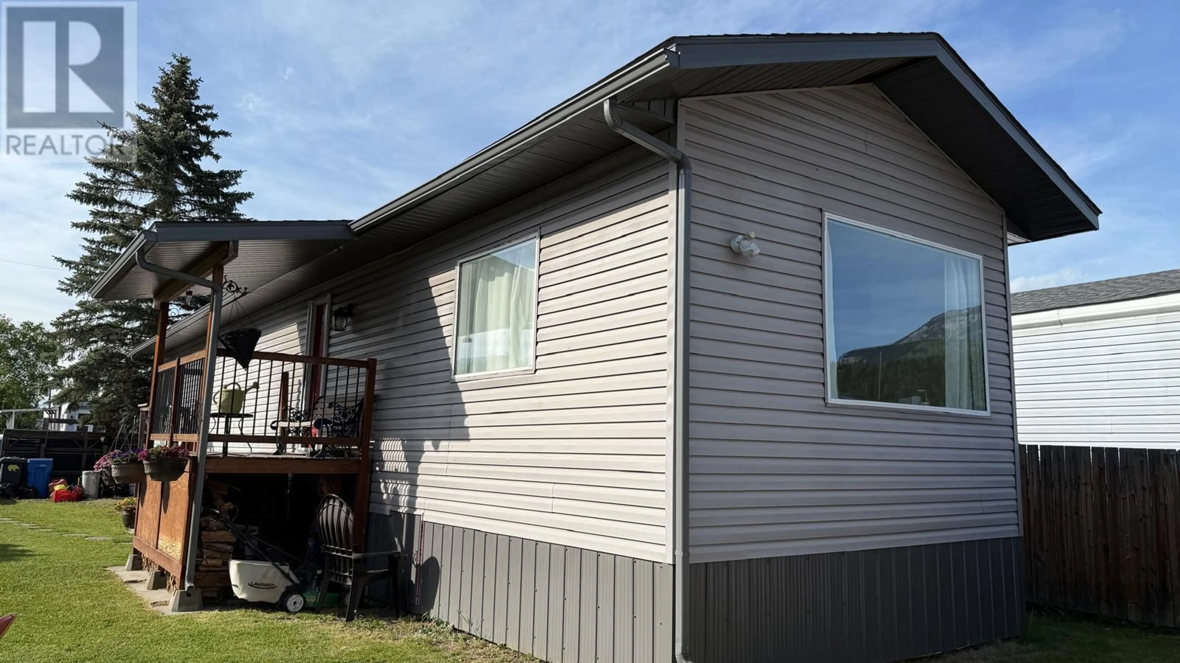 Home with vinyl exterior material, unknown for 1056 KING CRESCENT, Golden British Columbia V0A1H0