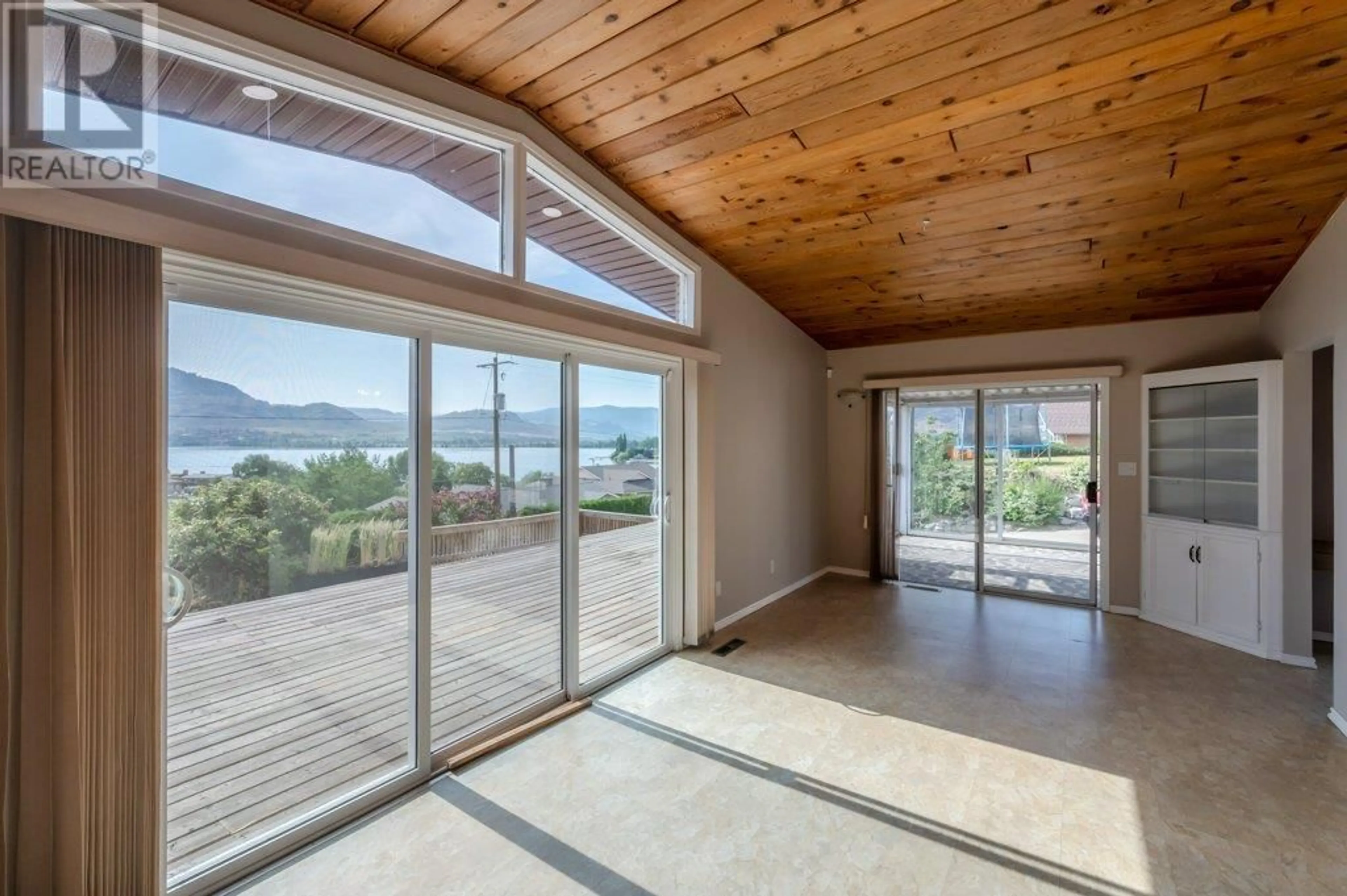Indoor foyer for 6602 NIGHTHAWK DRIVE, Osoyoos British Columbia V0H1V1