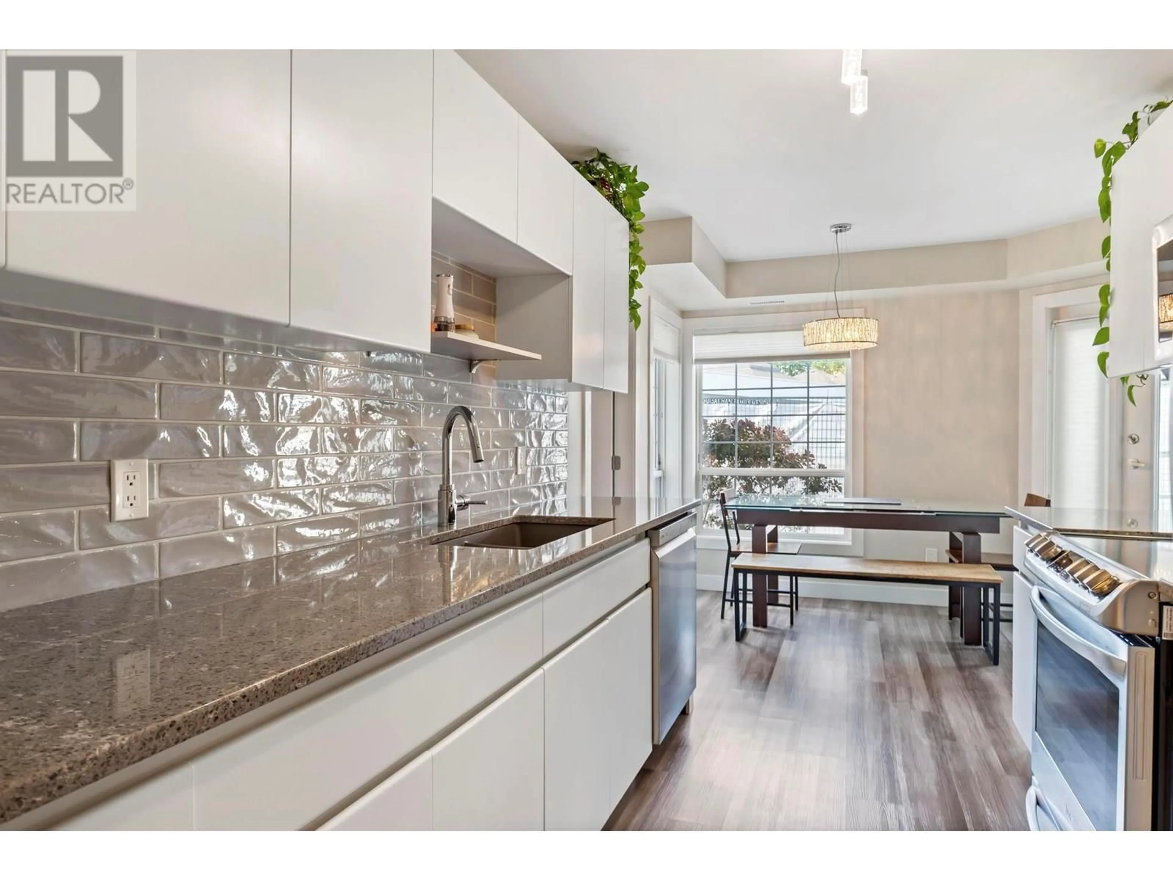 Open concept kitchen, ceramic/tile floor for 117 - 2350 STILLINGFLEET ROAD, Kelowna British Columbia V1W3X9