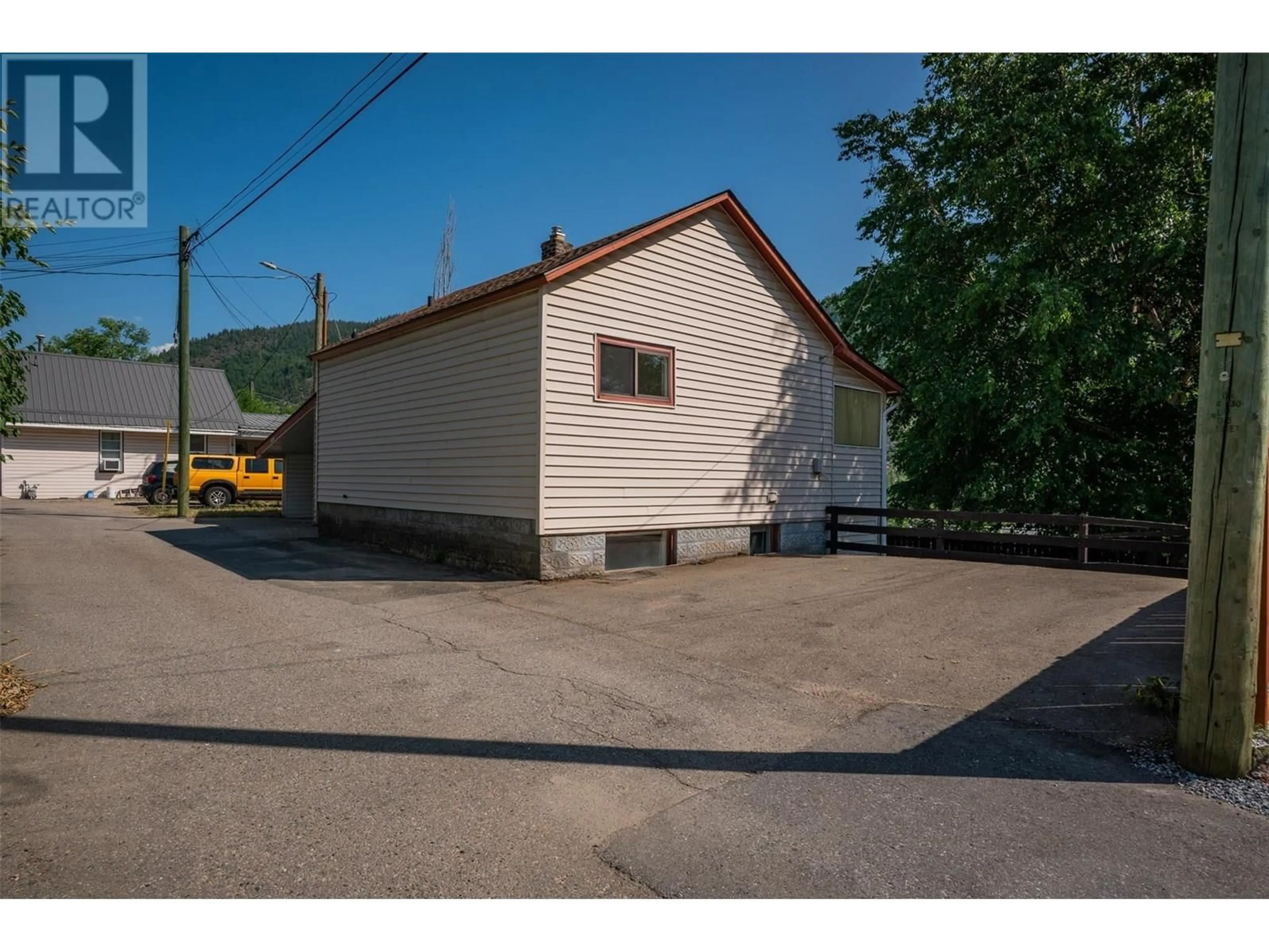 Unknown for 2233 FIFTH AVENUE, Trail British Columbia V1R3E8