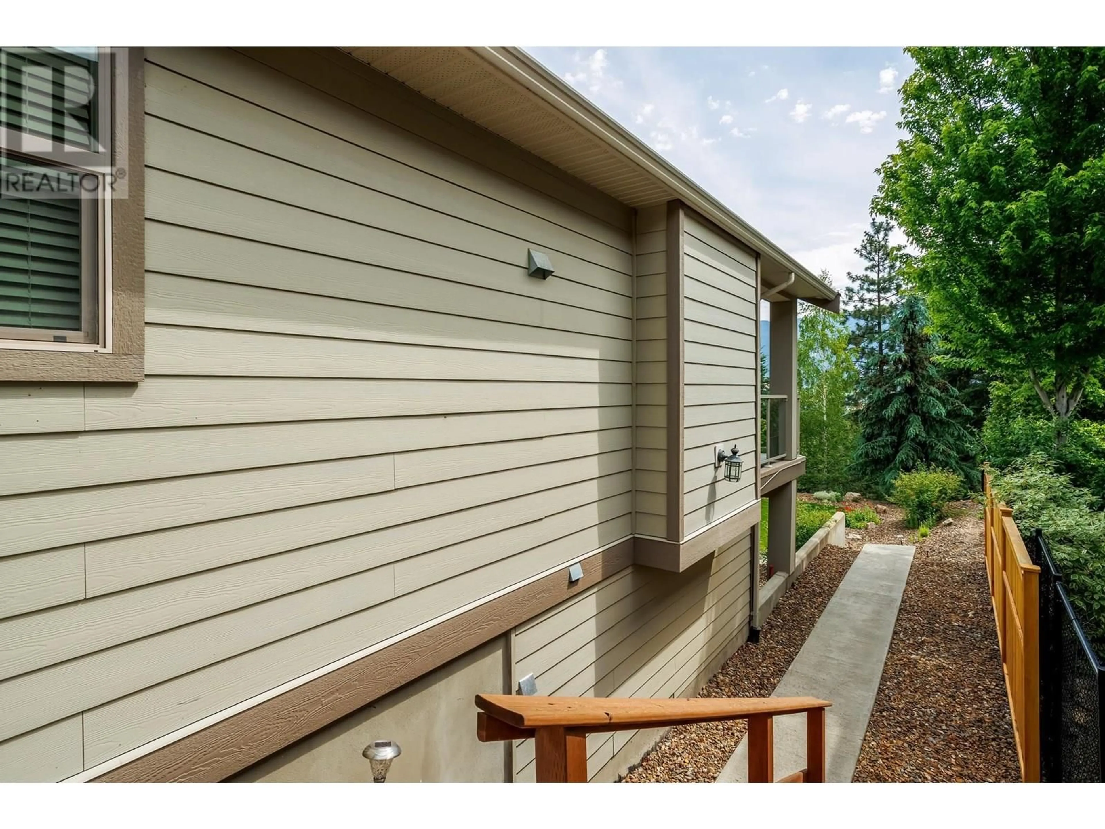 Home with vinyl exterior material, unknown for 13187 CLIFFSTONE COURT, Lake Country British Columbia V4V2R1