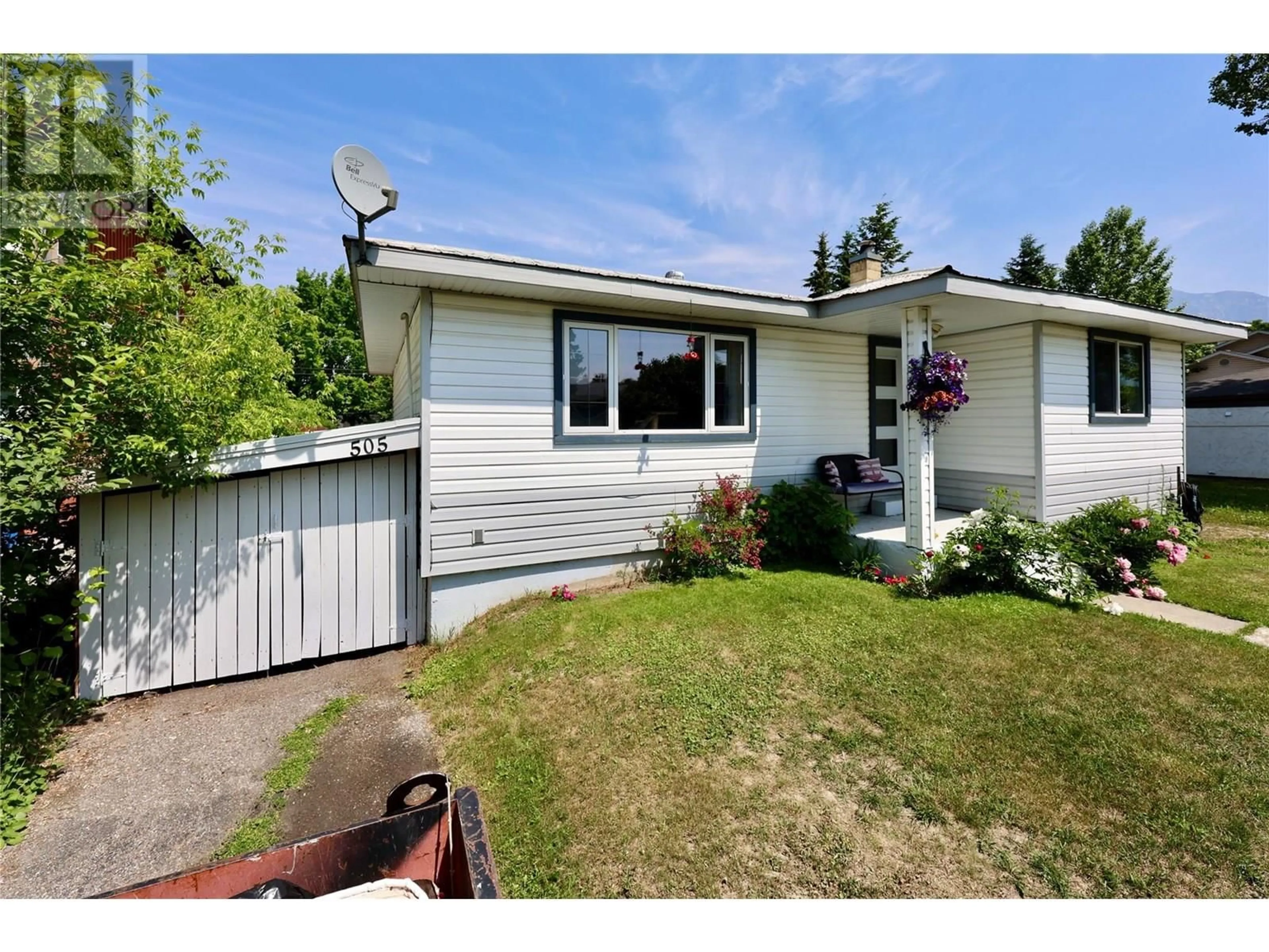 Home with vinyl exterior material, street for 505 10TH STREET SOUTH, Golden British Columbia V0A1H0