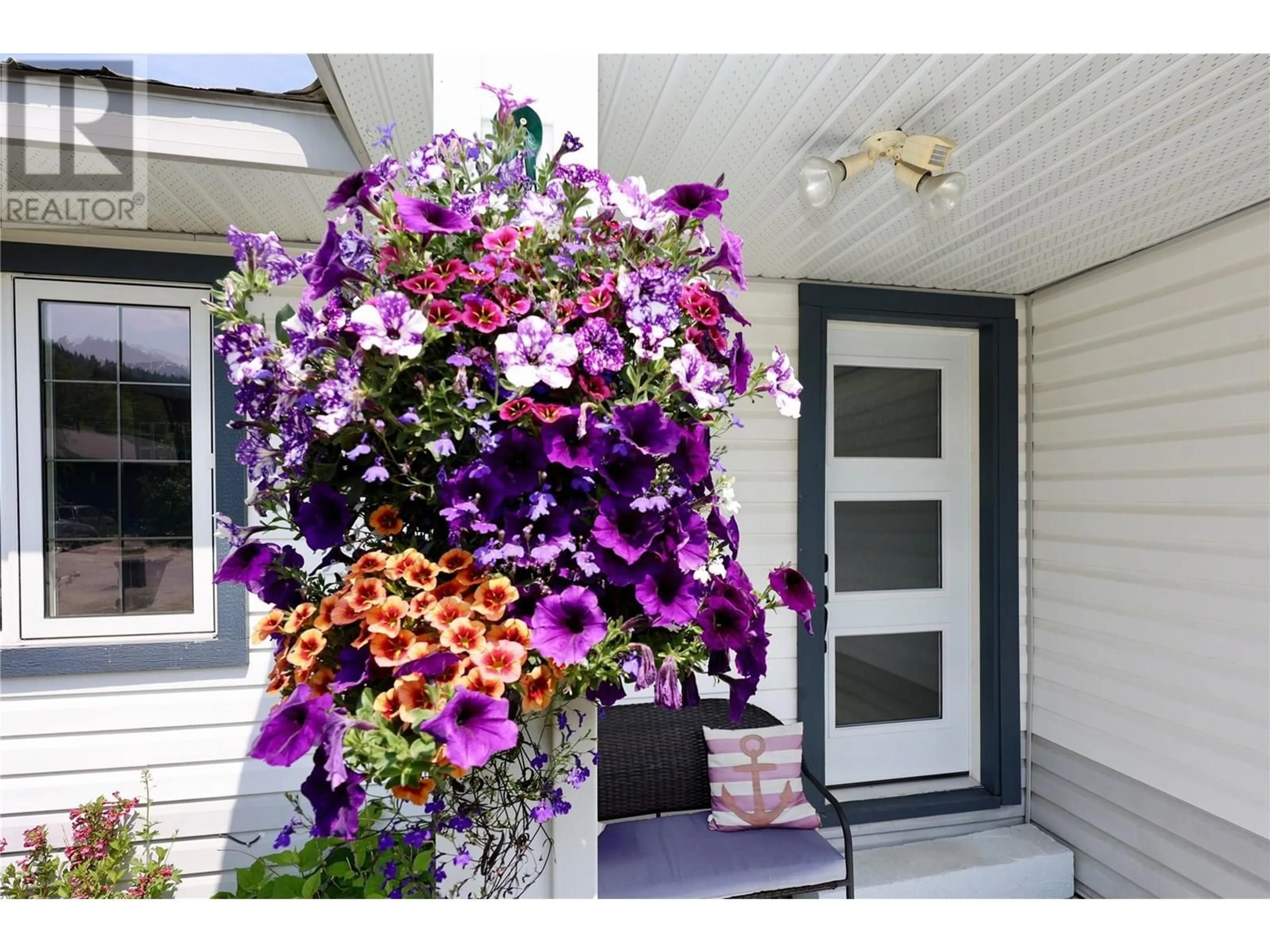Indoor entryway for 505 10TH STREET SOUTH, Golden British Columbia V0A1H0