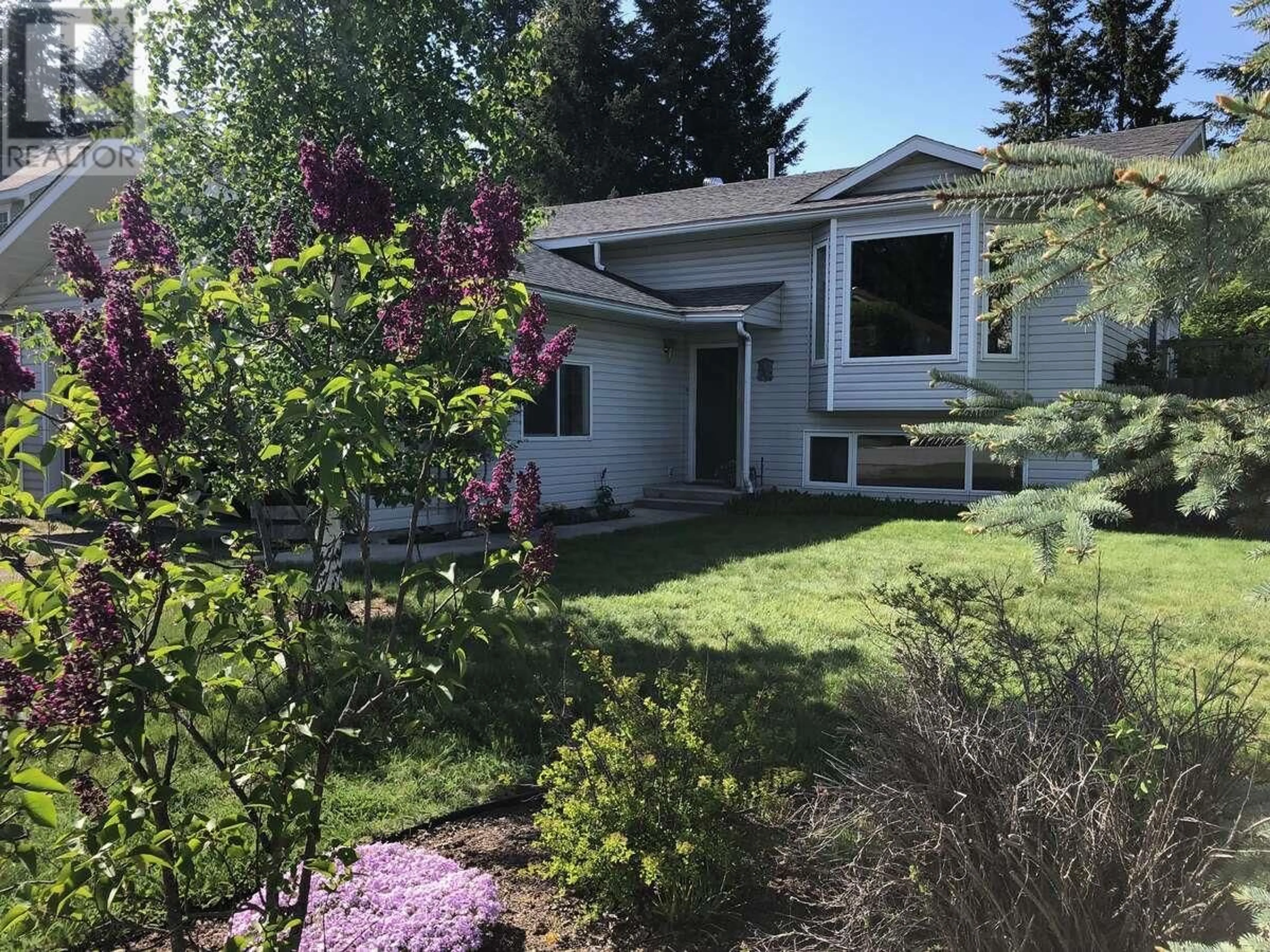 A pic from outside/outdoor area/front of a property/back of a property/a pic from drone, unknown for 1510 CEDAR STREET, Golden British Columbia V0A1H6