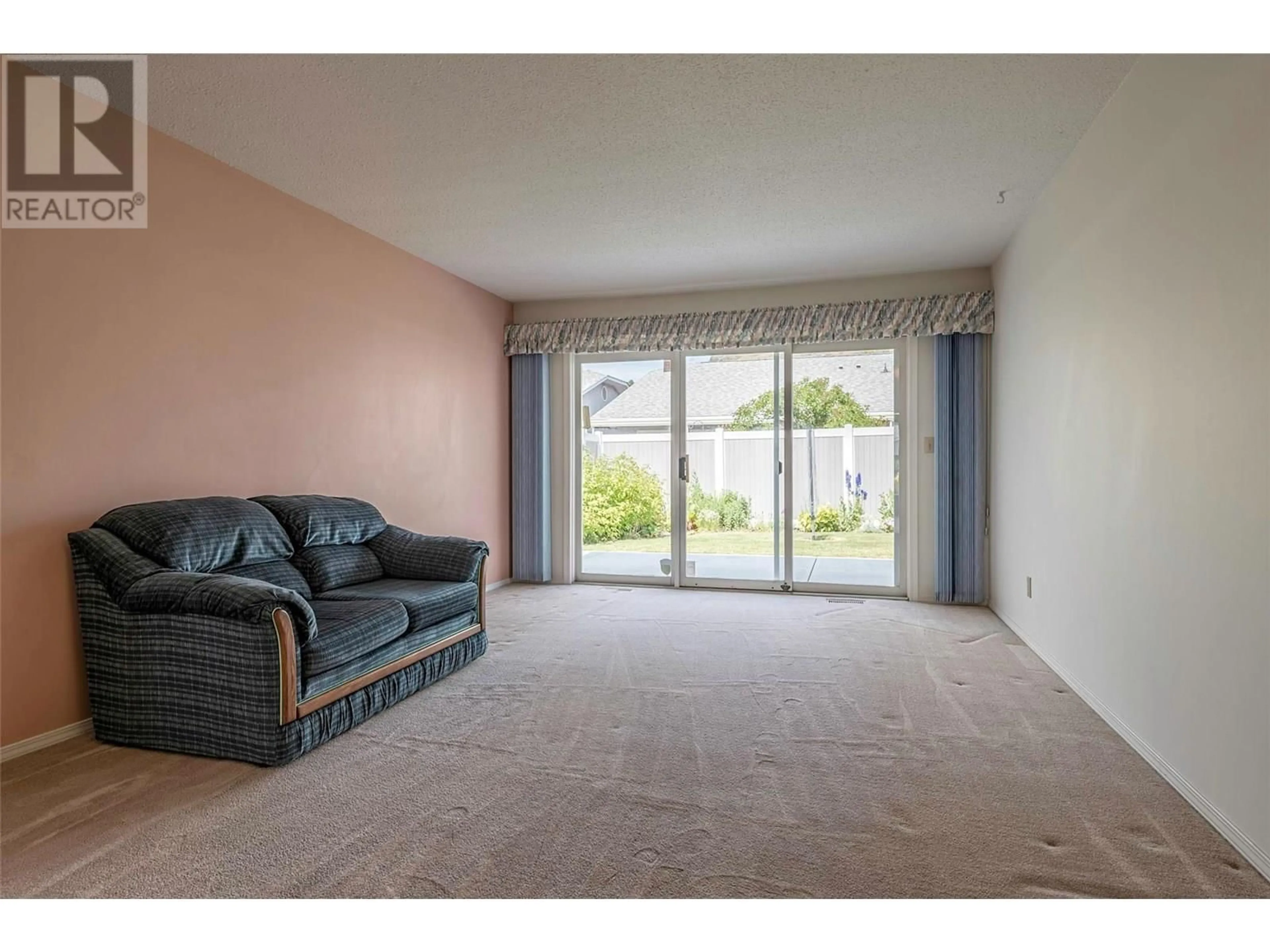 Living room with furniture, carpet floor for 43 - 3900 27TH AVENUE, Vernon British Columbia V1T9E6