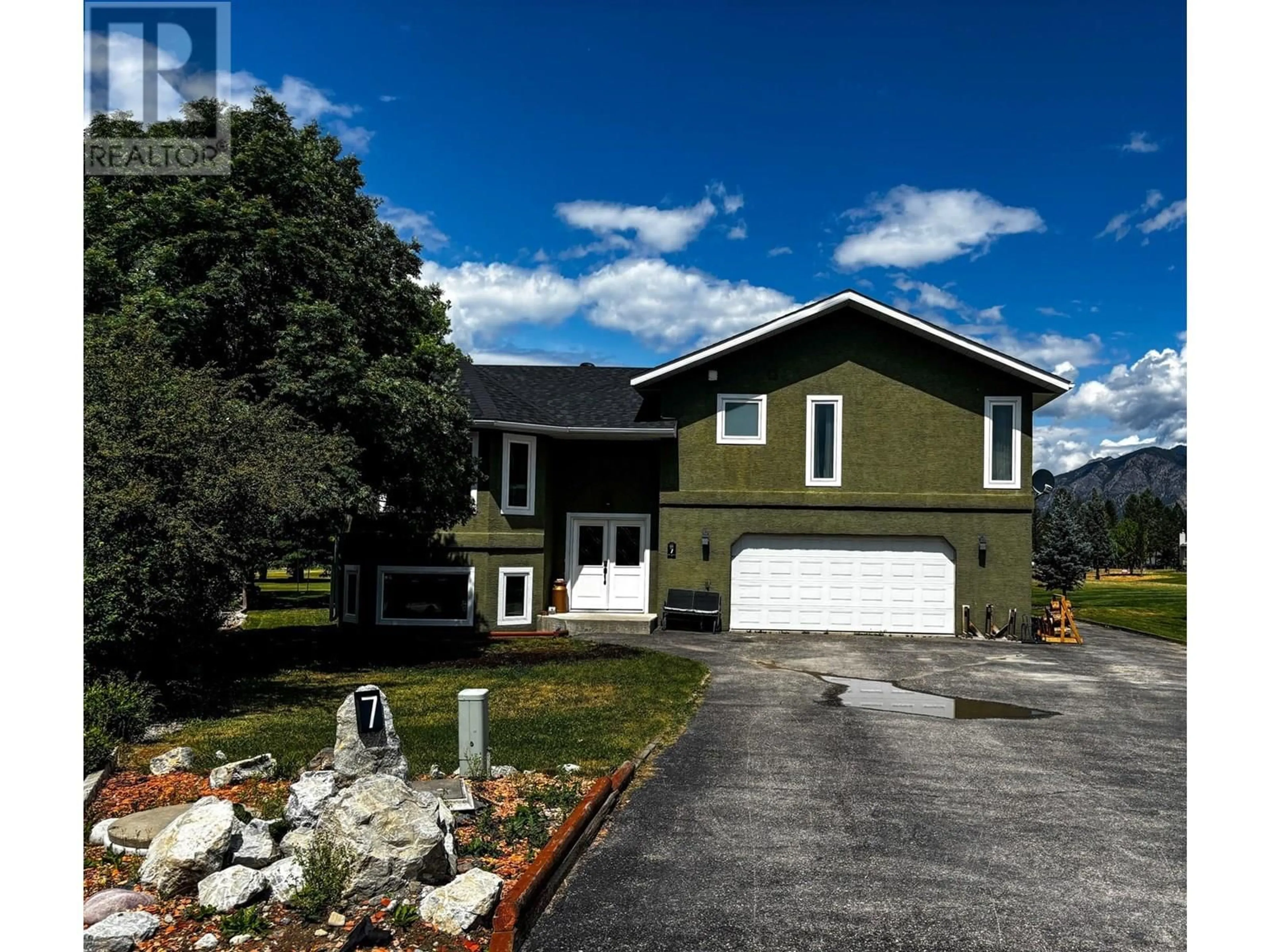 Home with vinyl exterior material, street for 7 - 640 UPPER LAKEVIEW ROAD, Invermere British Columbia V0A1K3
