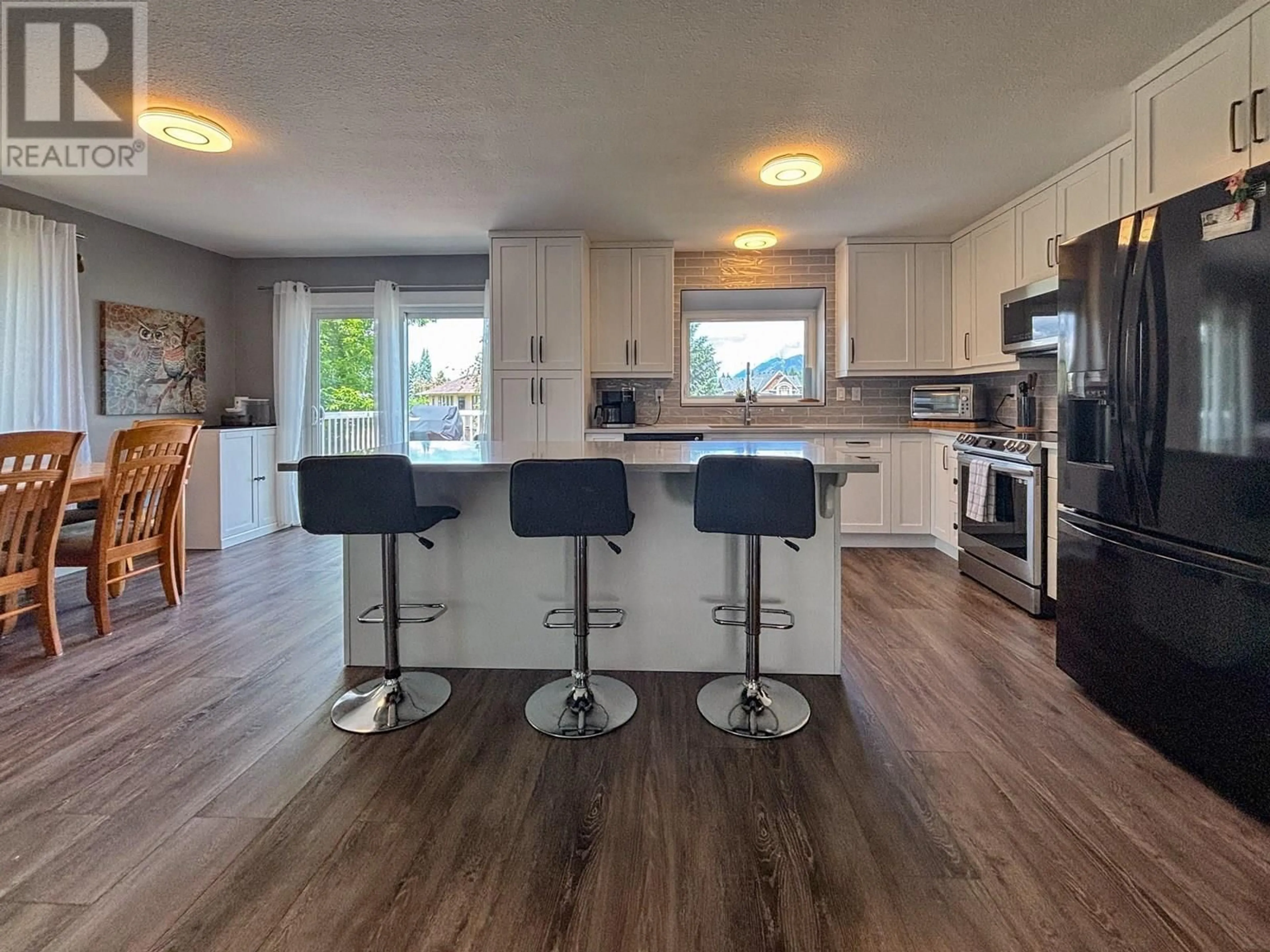 Open concept kitchen, wood/laminate floor for 7 - 640 UPPER LAKEVIEW ROAD, Invermere British Columbia V0A1K3