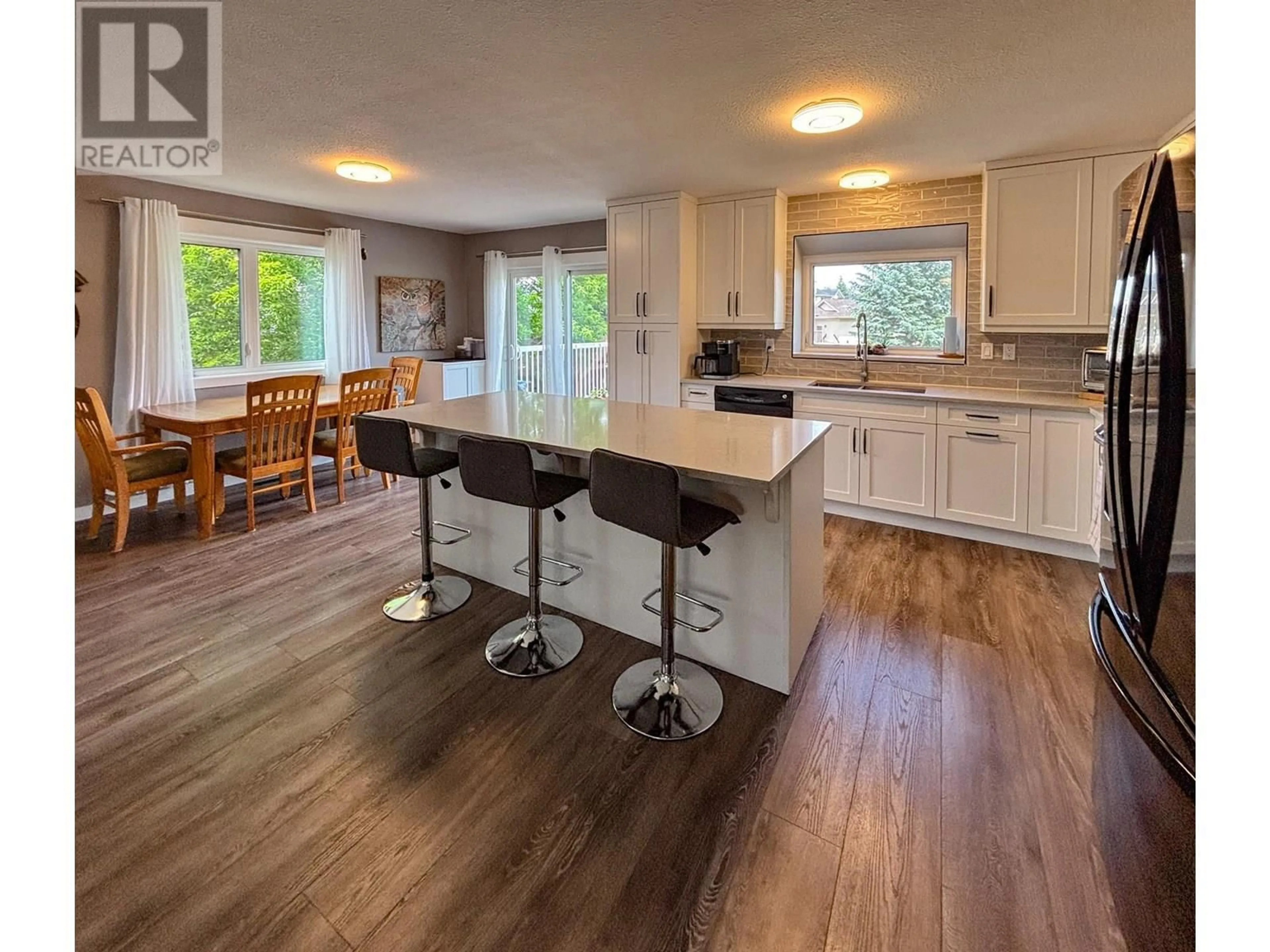 Open concept kitchen, wood/laminate floor for 7 - 640 UPPER LAKEVIEW ROAD, Invermere British Columbia V0A1K3