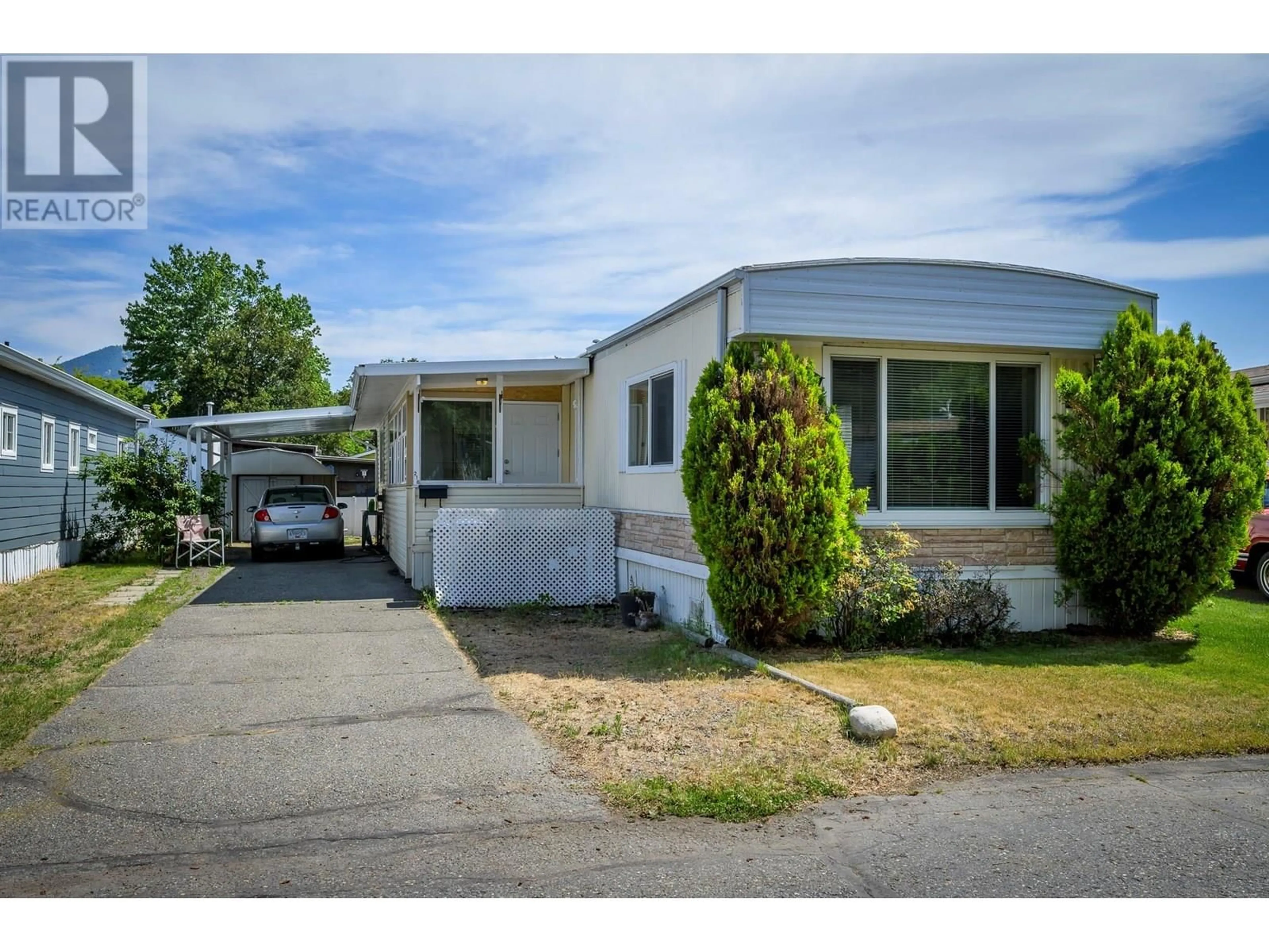 Home with vinyl exterior material, street for 216 - 2400 OAKDALE WAY, Kamloops British Columbia V2B6W7