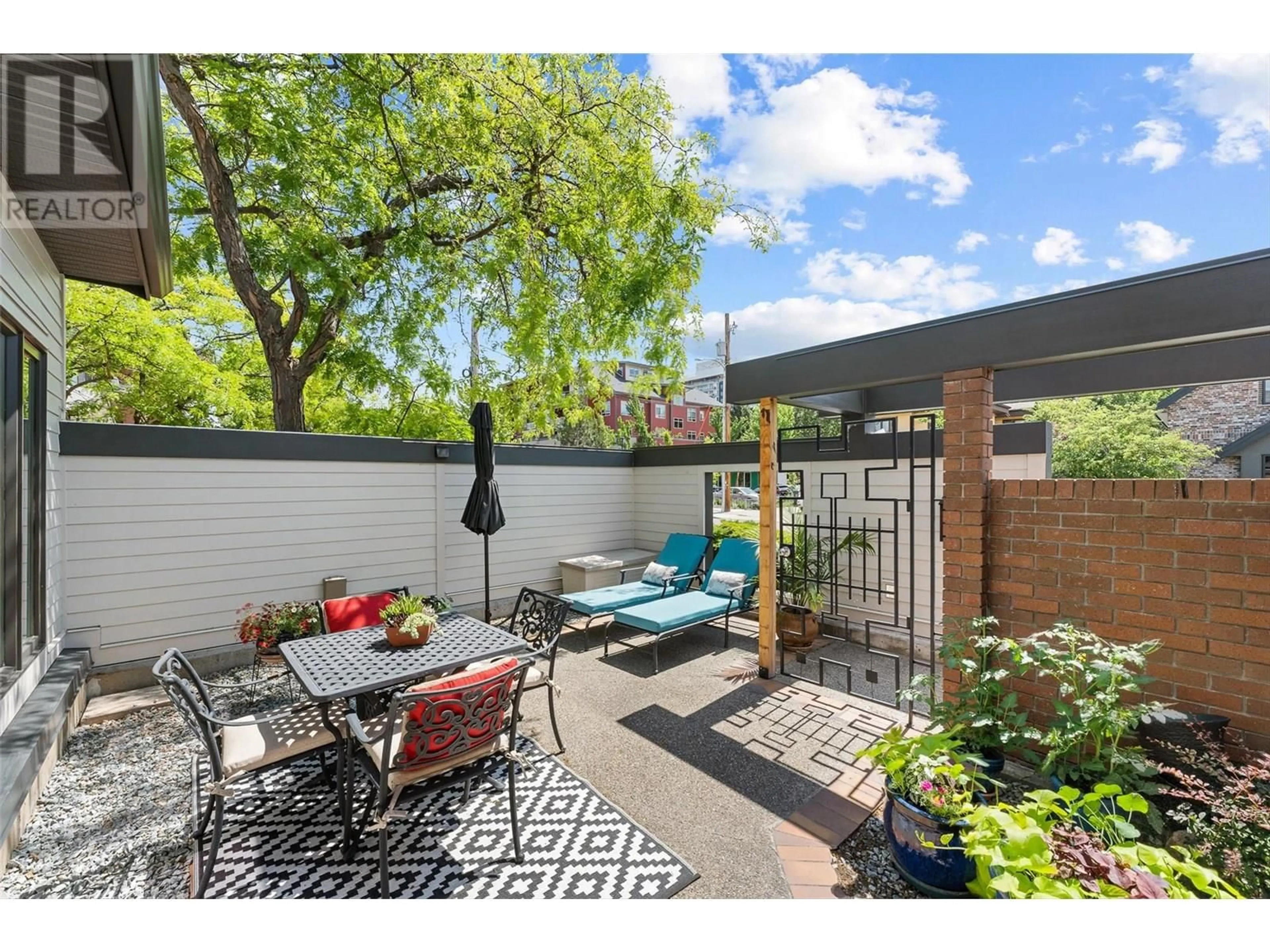 Patio, street for 420 WEST AVENUE, Kelowna British Columbia V1Y4Z2