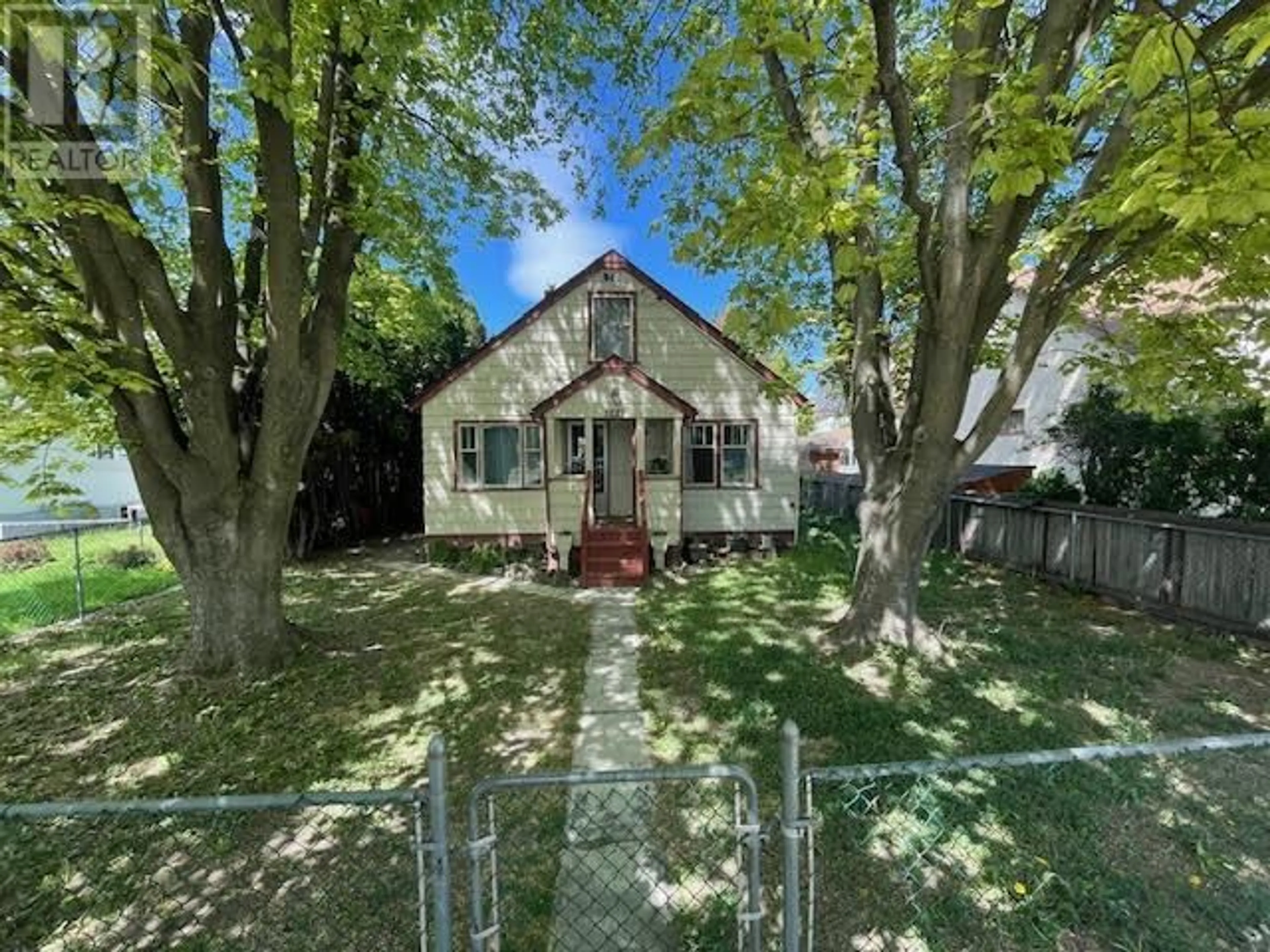 A pic from outside/outdoor area/front of a property/back of a property/a pic from drone, street for 866 DEHART AVENUE, Kelowna British Columbia V1X7R8