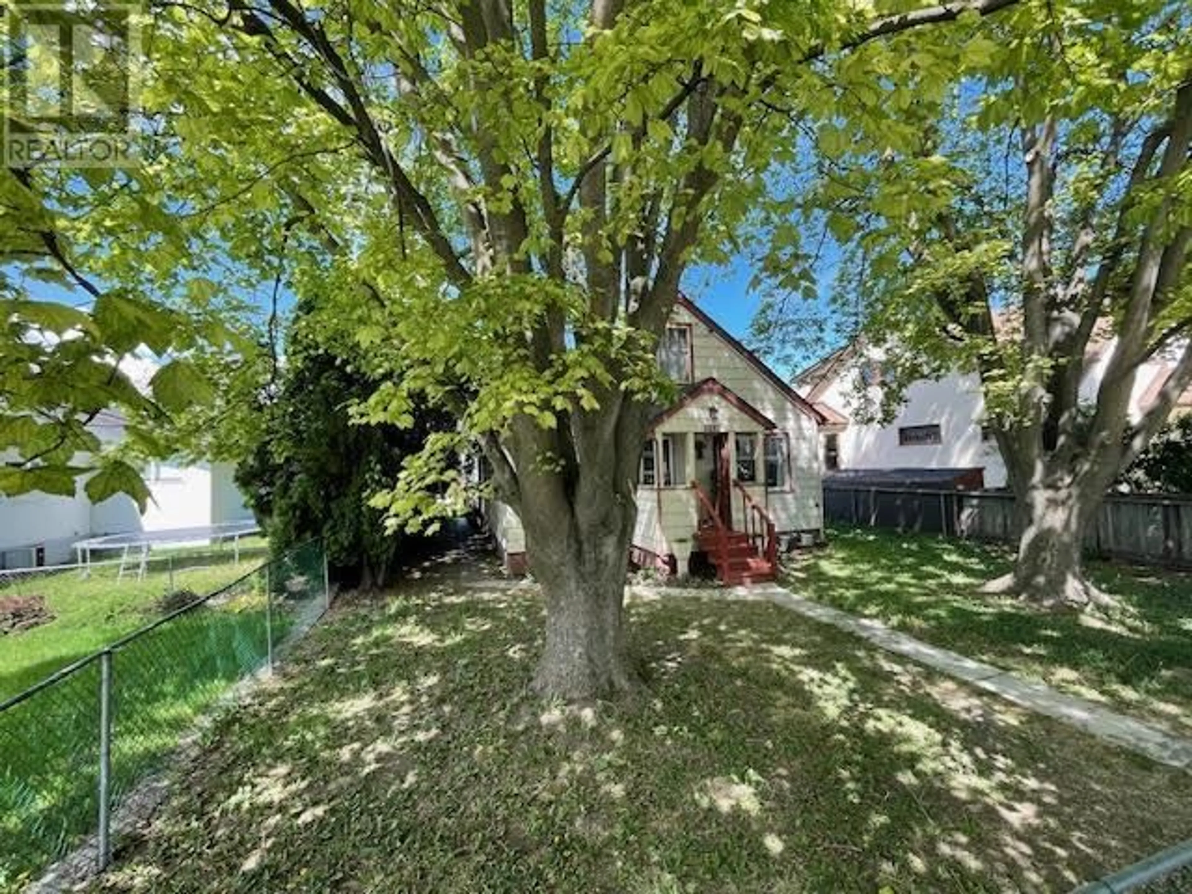 A pic from outside/outdoor area/front of a property/back of a property/a pic from drone, street for 866 DEHART AVENUE, Kelowna British Columbia V1X7R8
