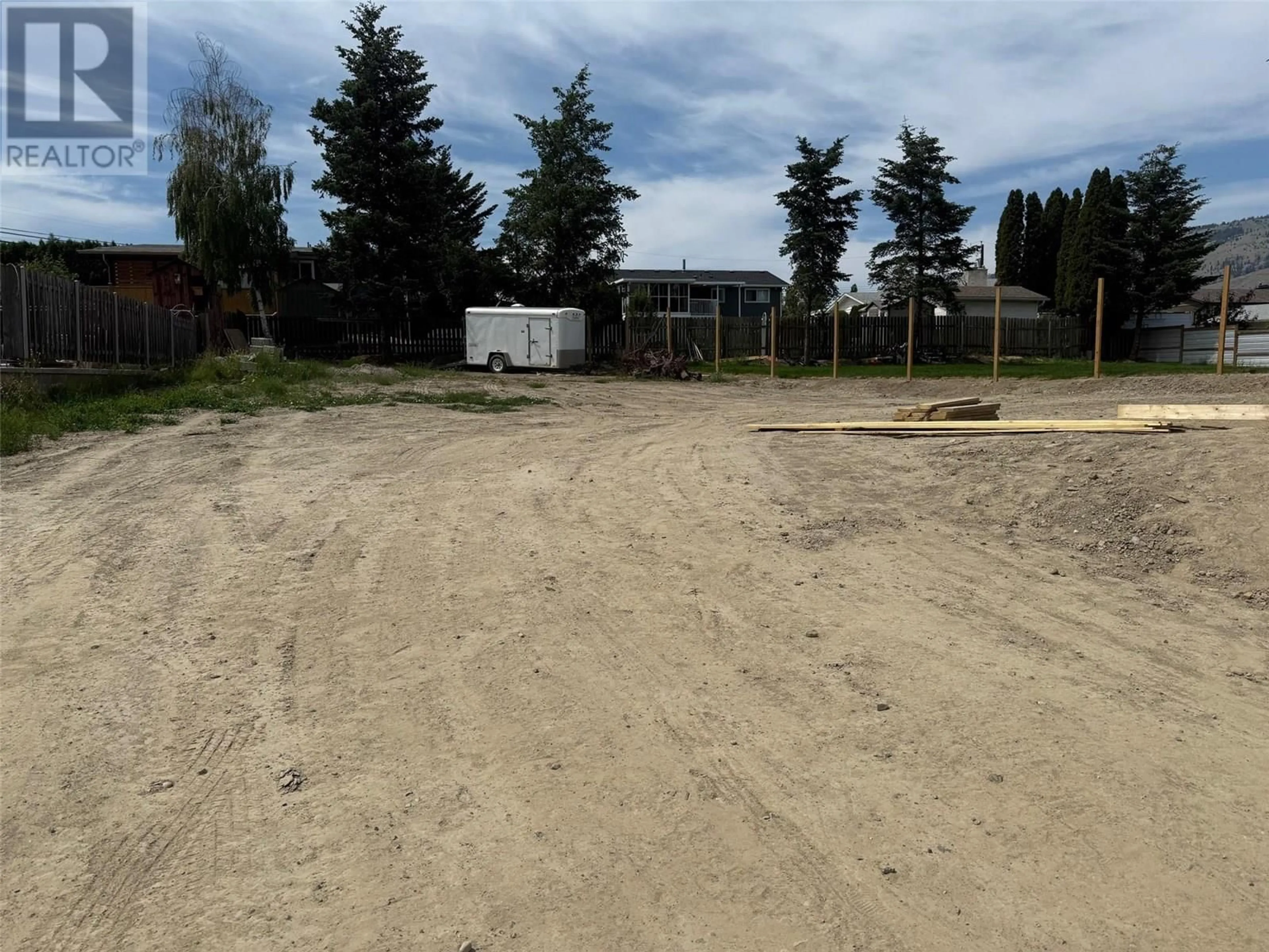 Parking for 5581 COSTER PLACE, Kamloops British Columbia V2C4Z3