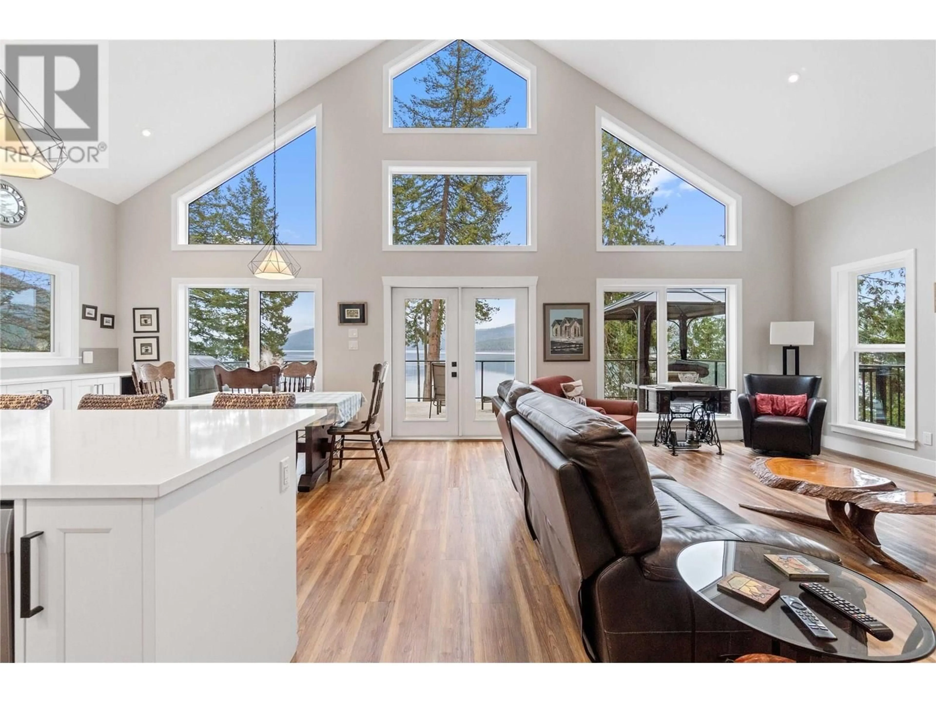 Open concept kitchen, unknown for 7918 GARDINER ROAD, Anglemont British Columbia V0E1M8