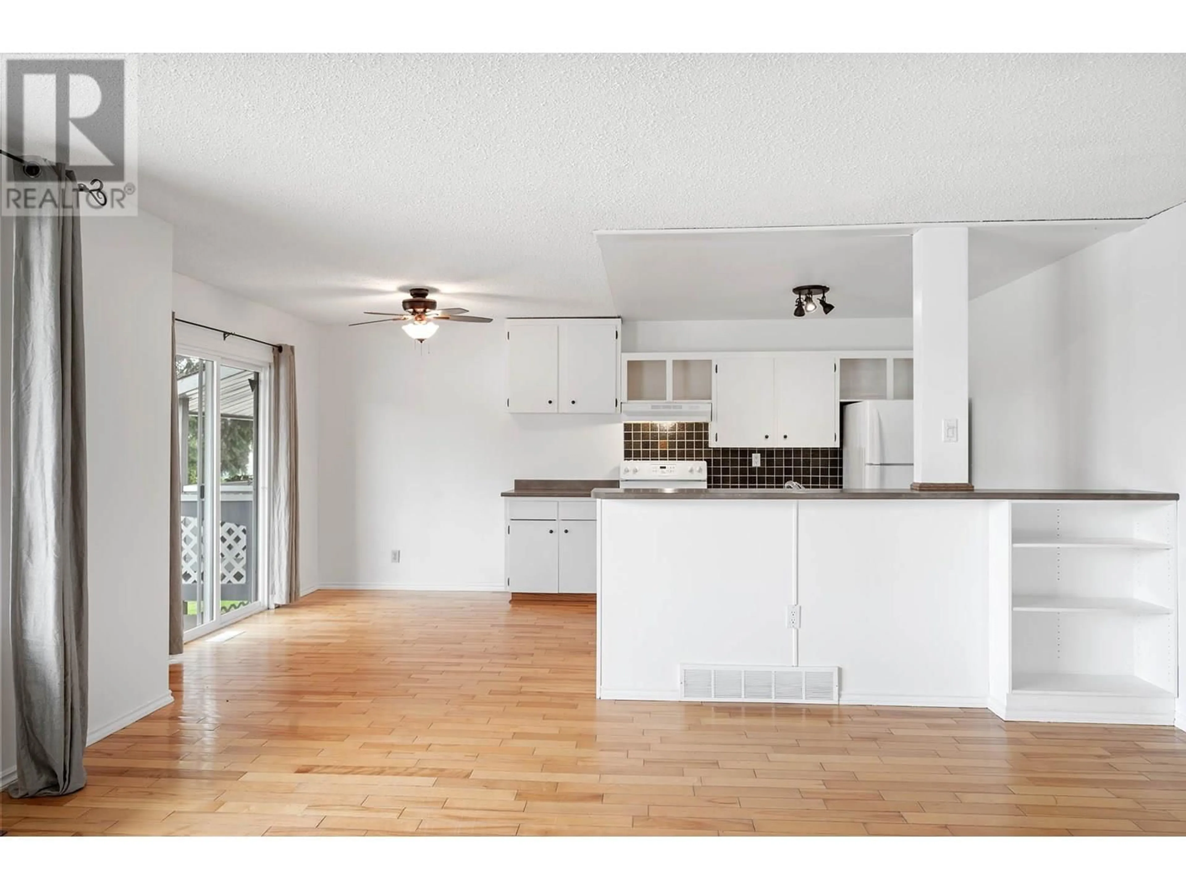 Open concept kitchen, wood/laminate floor for 1768 FLEETWOOD AVENUE, Kamloops British Columbia V2B4R7