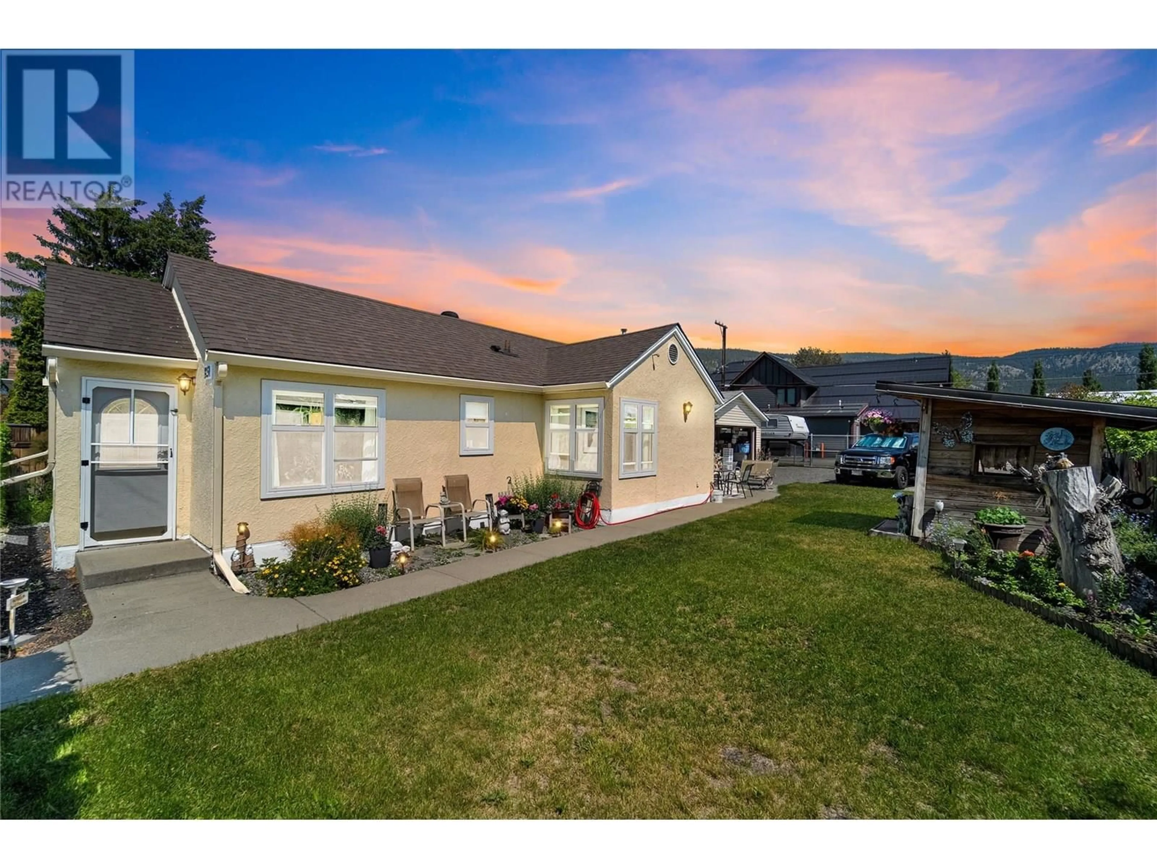 A pic from outside/outdoor area/front of a property/back of a property/a pic from drone, street for 1851 GRANITE AVENUE, Merritt British Columbia V1K1B8