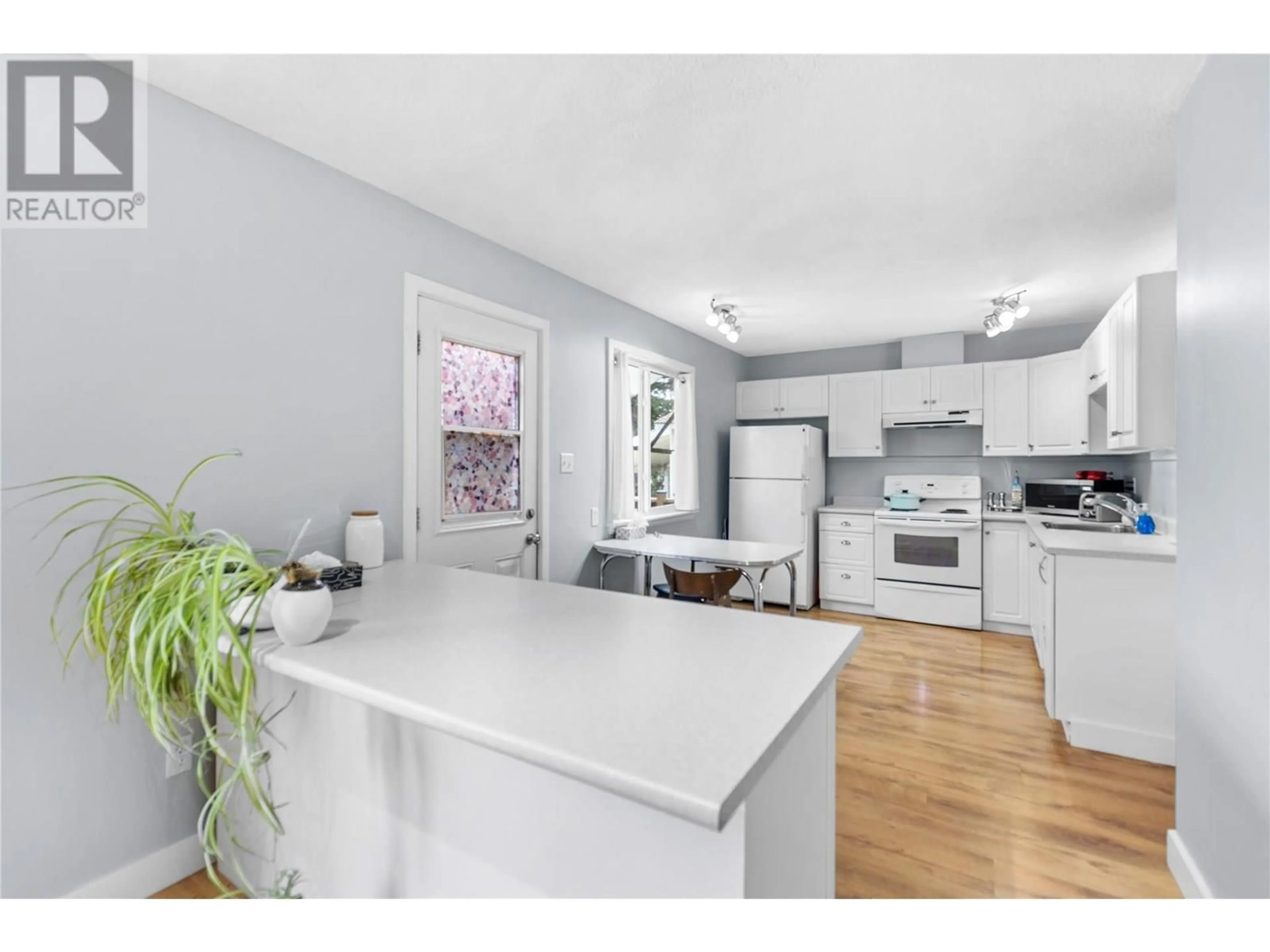 Open concept kitchen, unknown for 352 HELMCKEN STREET, Clearwater British Columbia V0E1N1