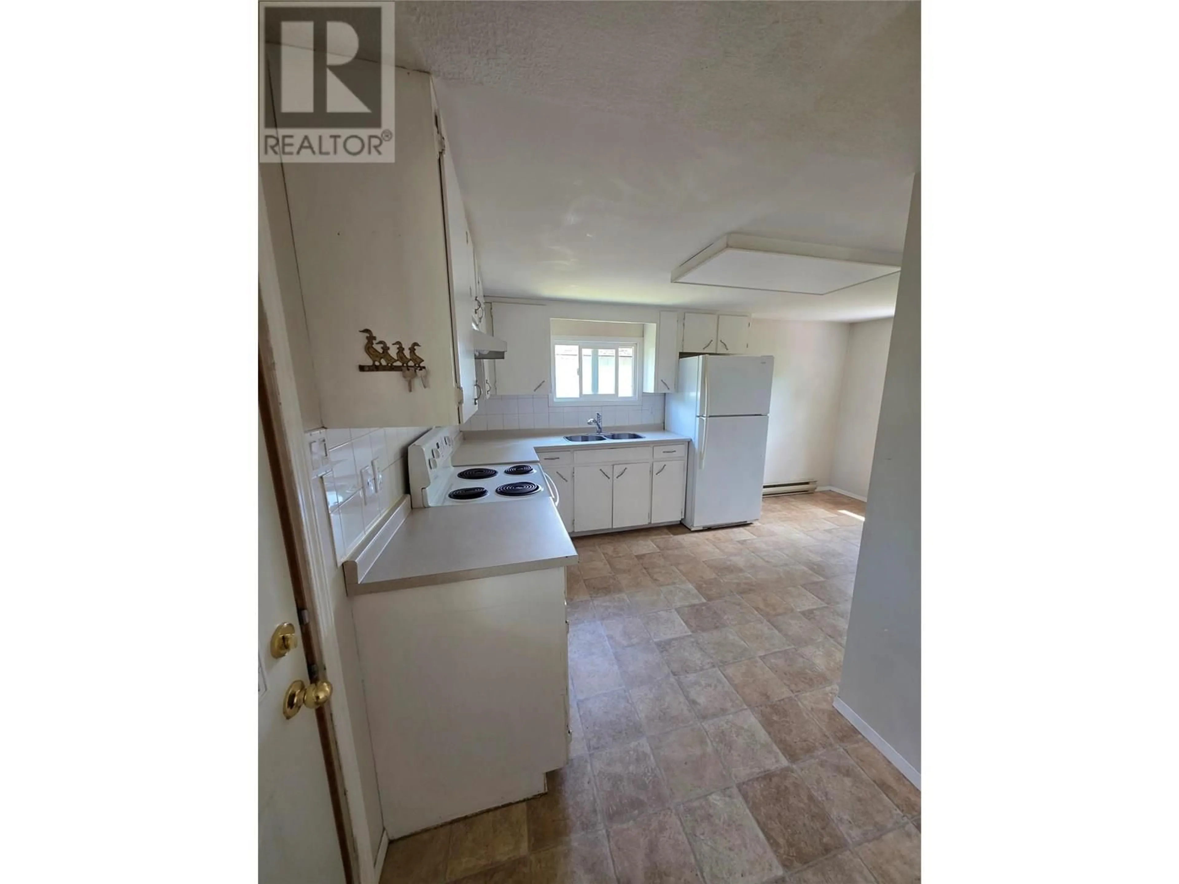 Standard kitchen, unknown for 96 BROADWAY STREET EAST, Nakusp British Columbia V0G1R0