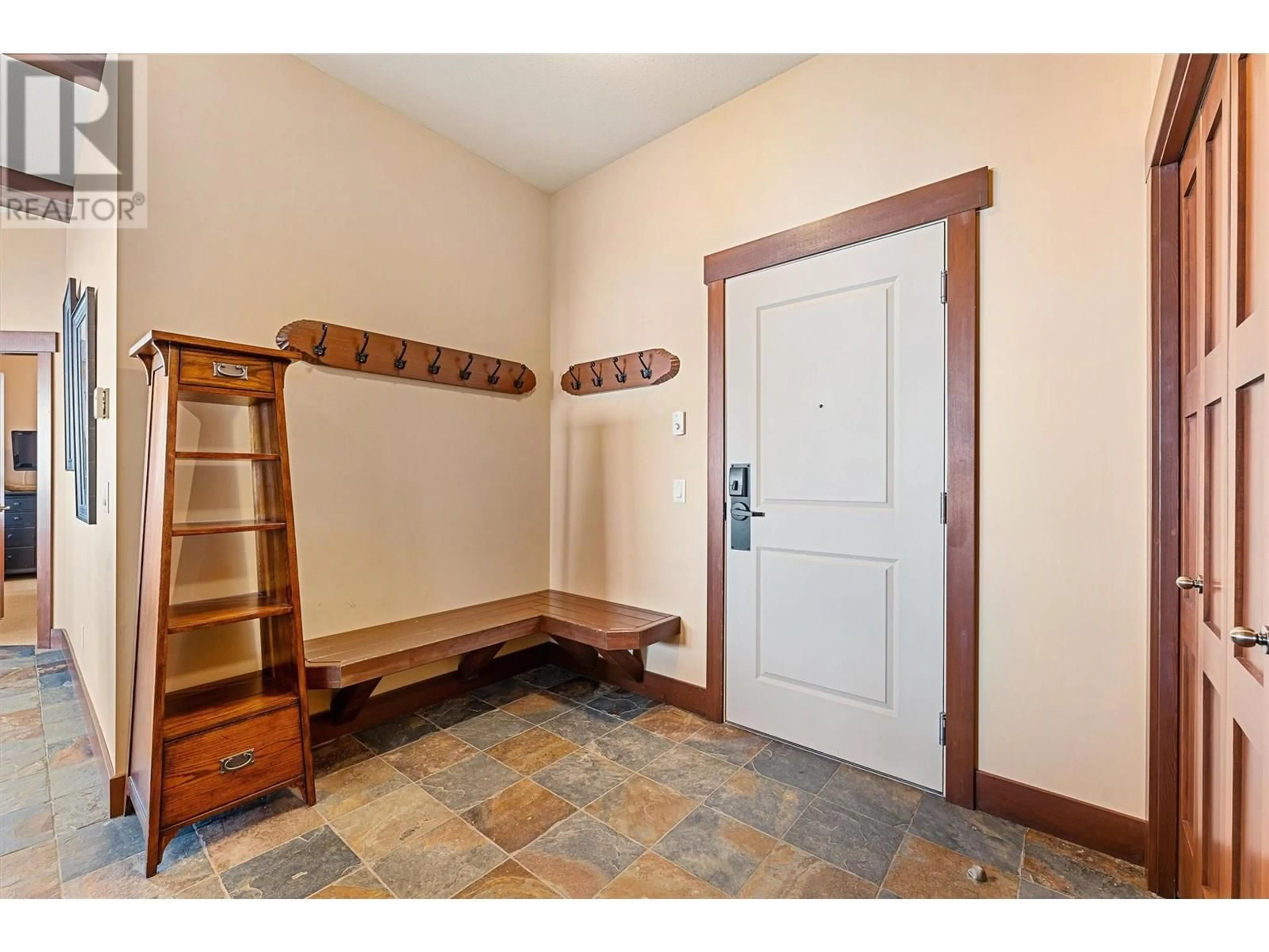 Indoor entryway for 404 - 375 RAVEN RIDGE ROAD, Big White British Columbia V1P1P3