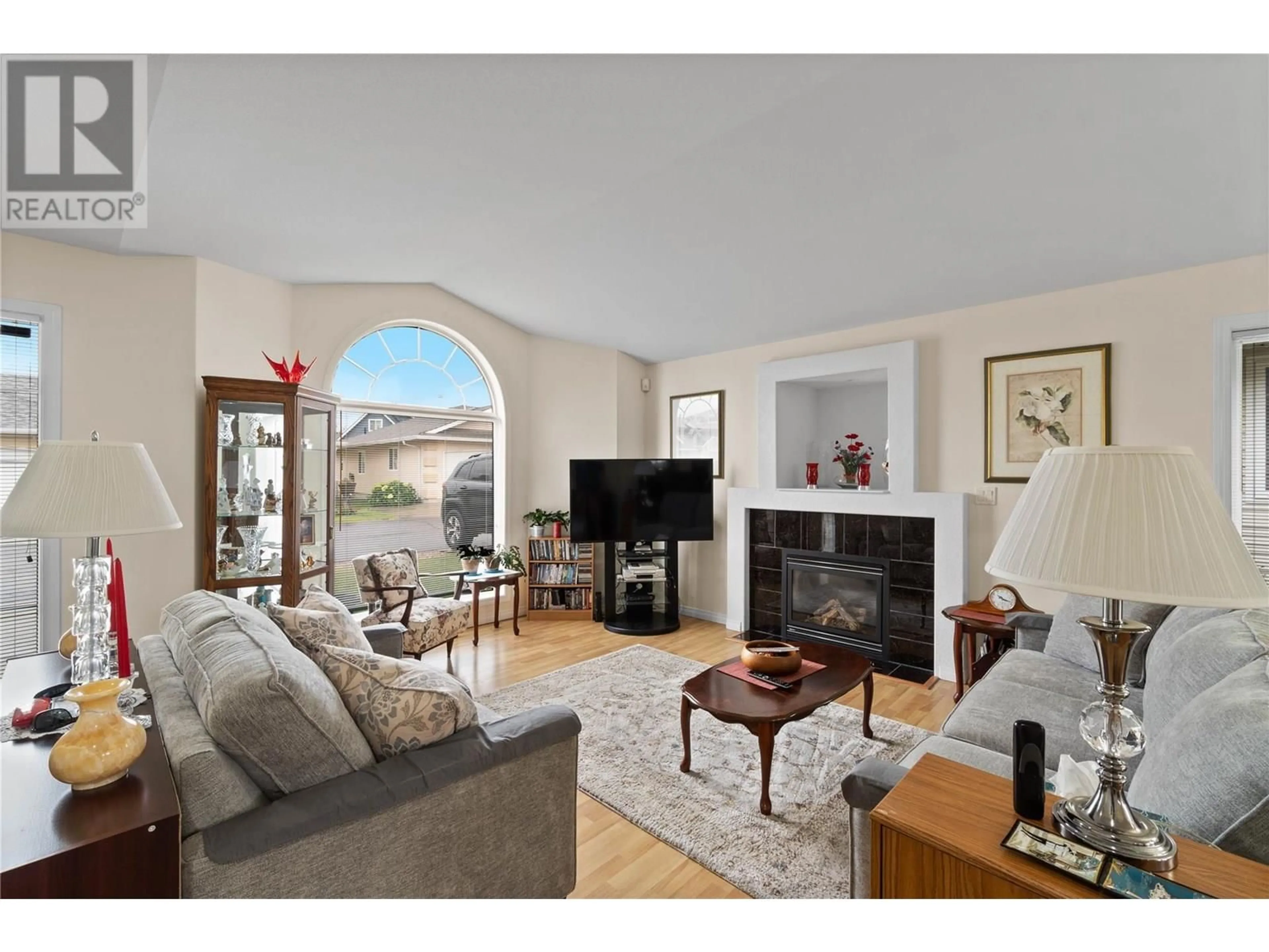 Living room with furniture, unknown for 12 - 723 SINGH STREET, Kamloops British Columbia V2B5C5