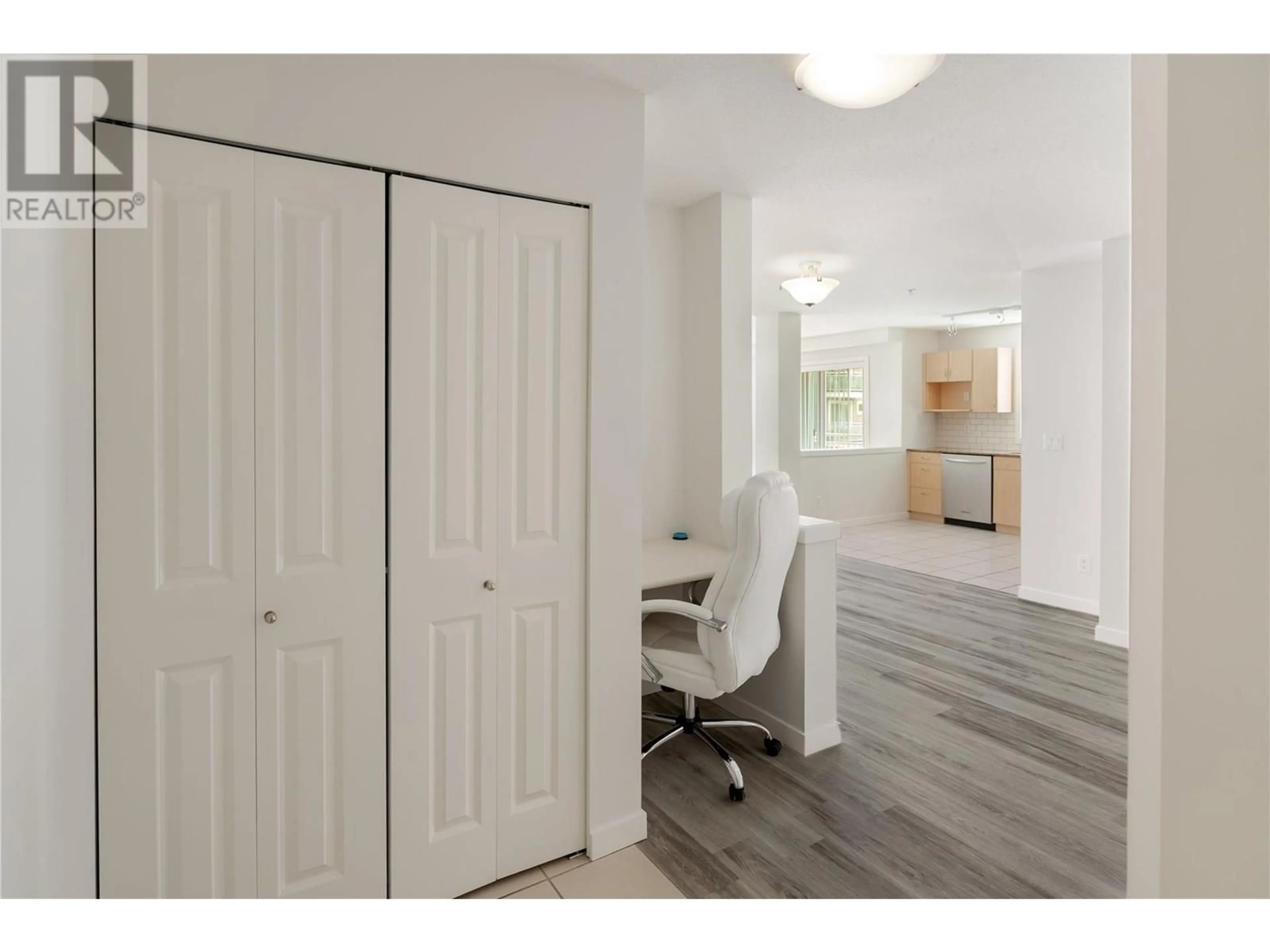 Unknown for 303 - 551 YATES ROAD, Kelowna British Columbia V1V2V1