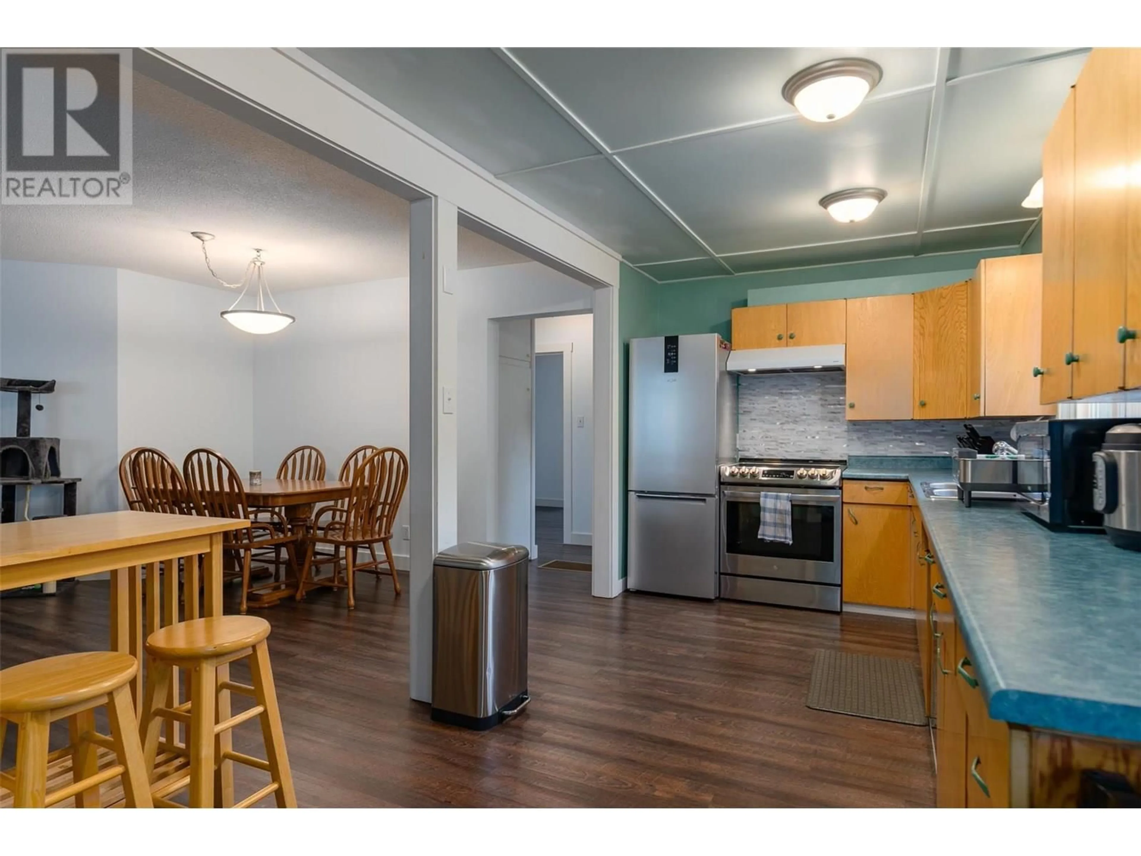 Standard kitchen, unknown for 1585 DUNN CRESCENT, Rossland British Columbia V0G1Y0