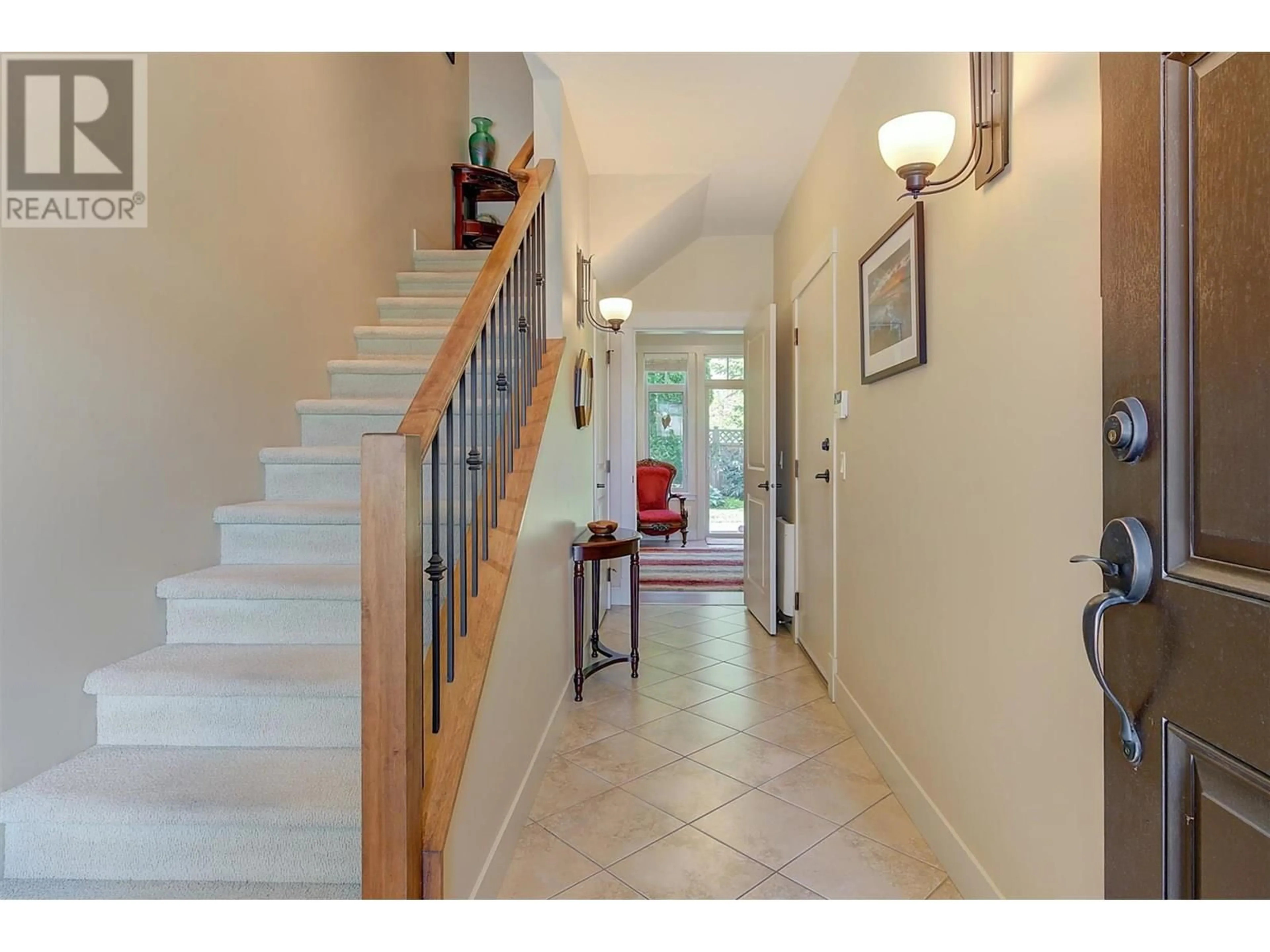 Indoor entryway for 6 - 4356 BEACH AVENUE, Peachland British Columbia V0H1X6